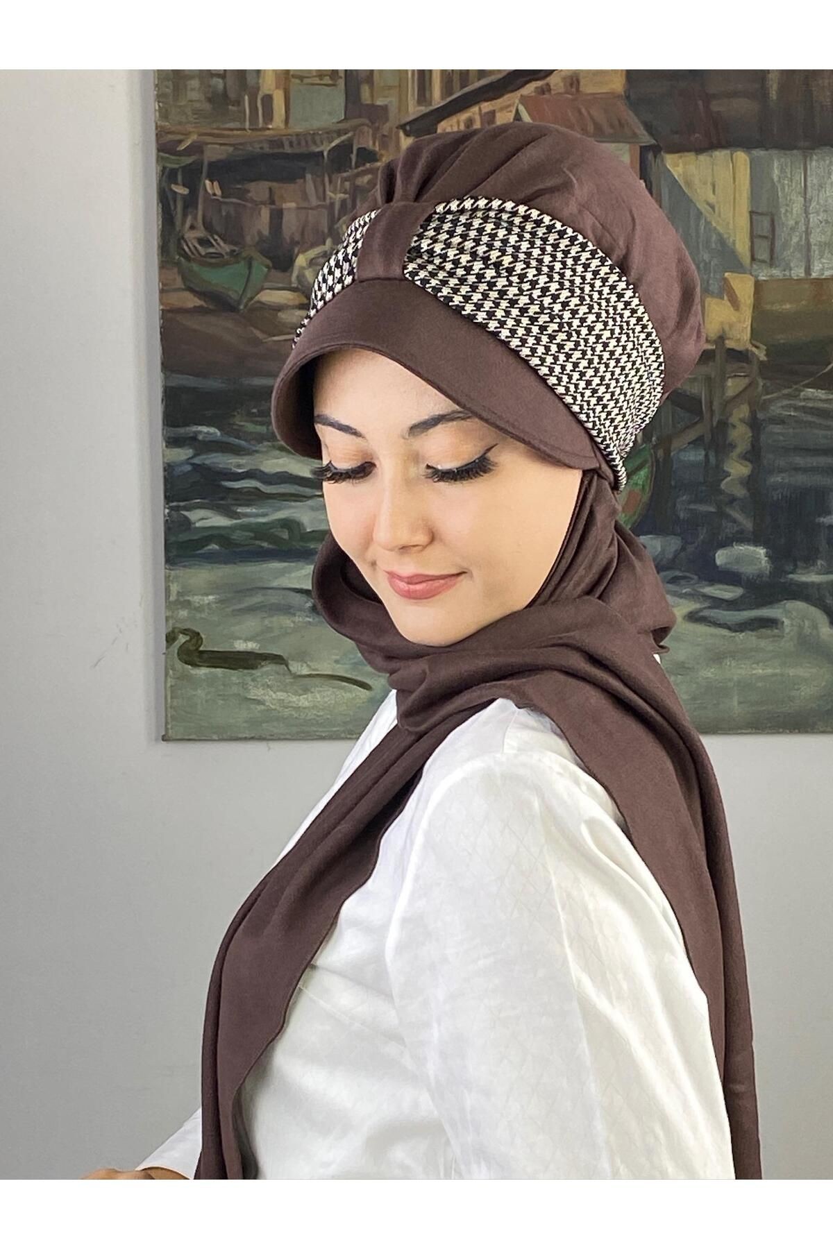 SULTAN MODEL KAHVERENGİ KAZAYAĞI DESENLİ BİRİTLİ ATKILI ŞAPKA