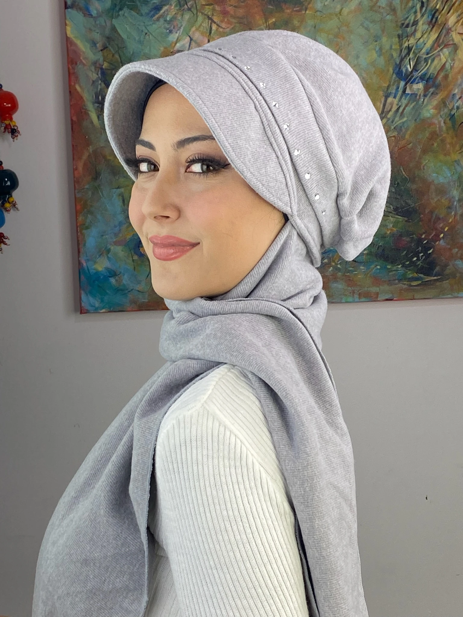 KARE TAŞ DETAYLI ŞAPKA 