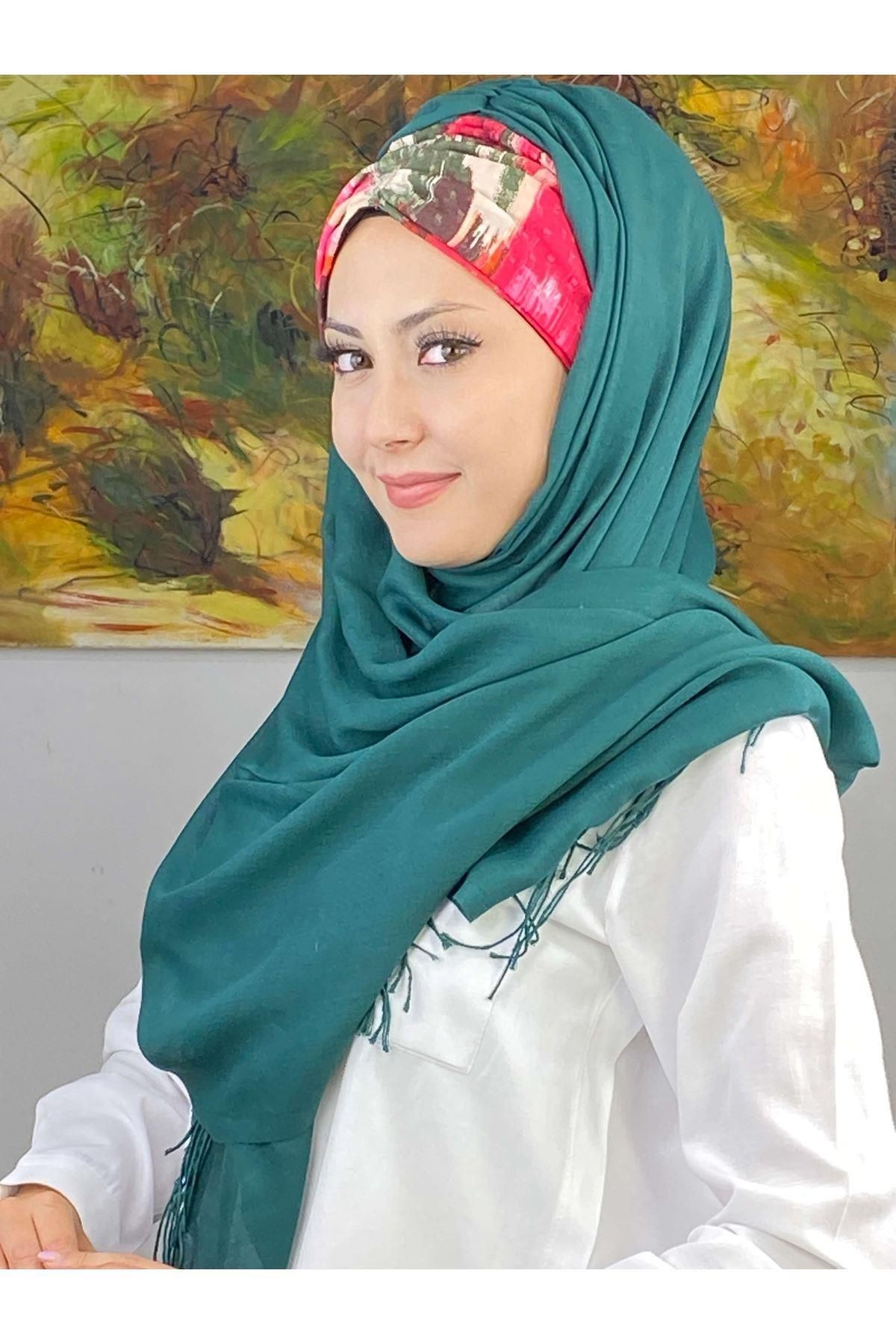 Çok Renkli Retro Desenli Zümrüt Yeşili Büzgülü Hazır Şal