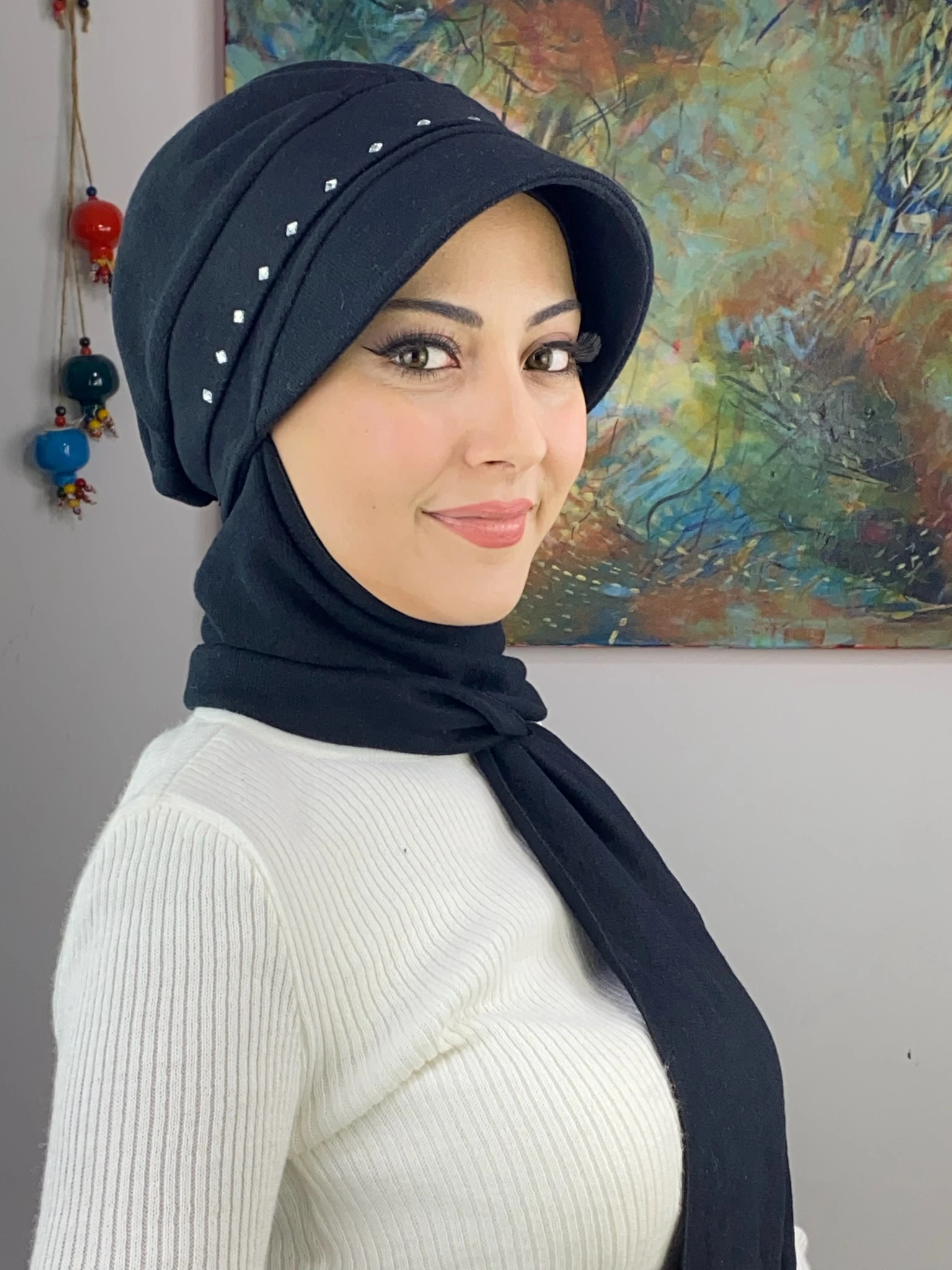 KARE TAŞ DETAYLI ŞAPKA