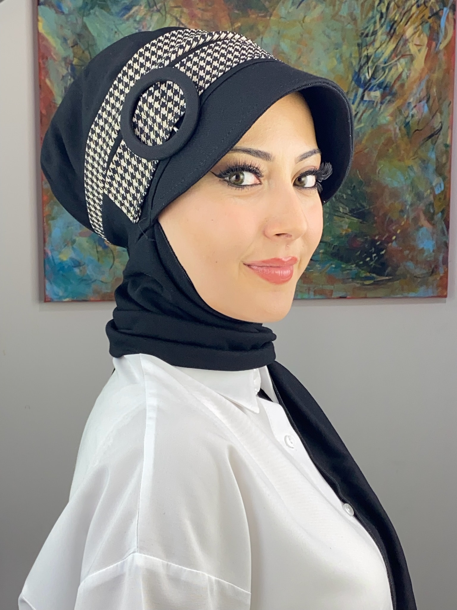 SİYAH KAZAYAĞI DESENLİ ŞAPKA
