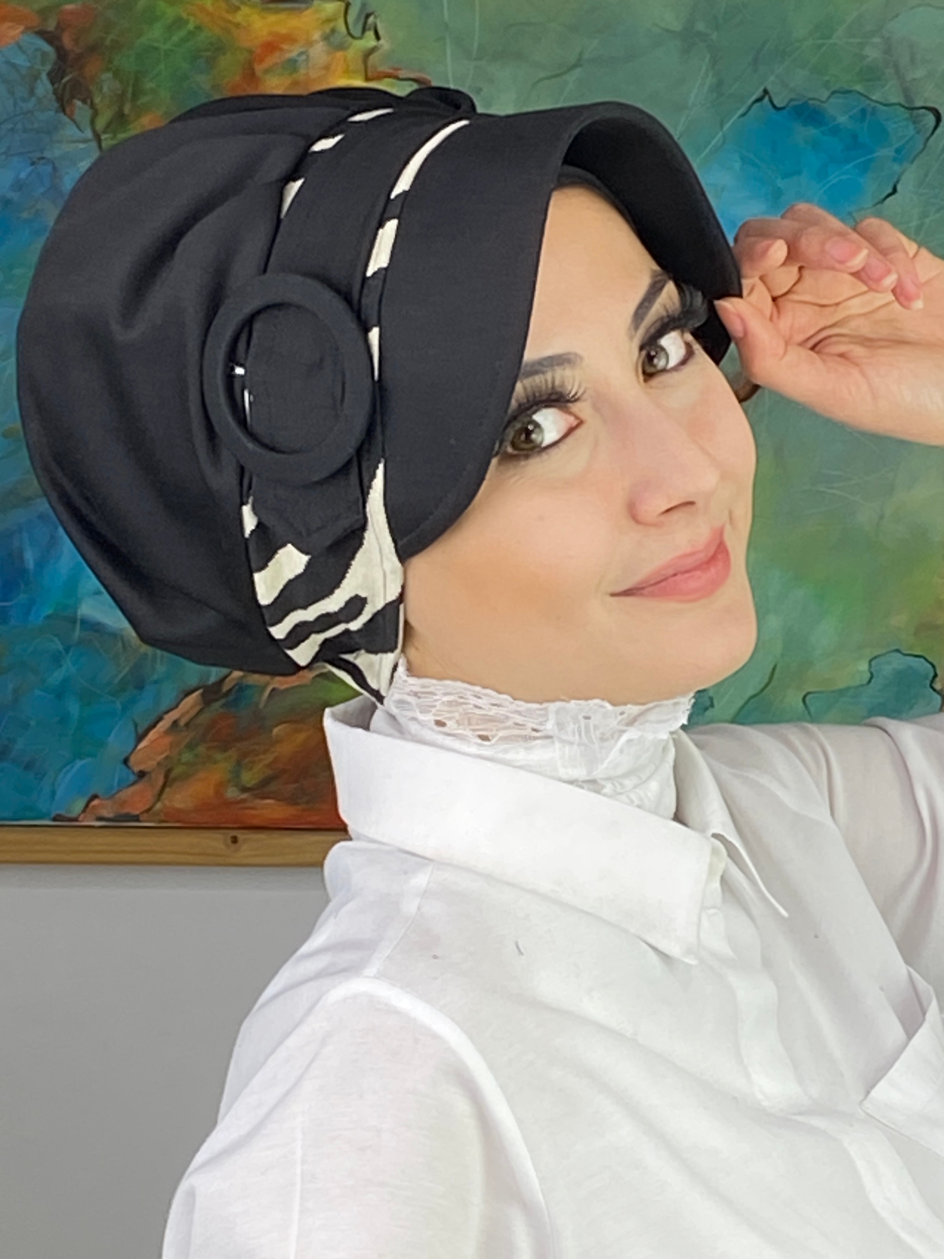Nazlı Model Tokalı İri Krem Çizgili Zebra Desen Tesettür Şapka