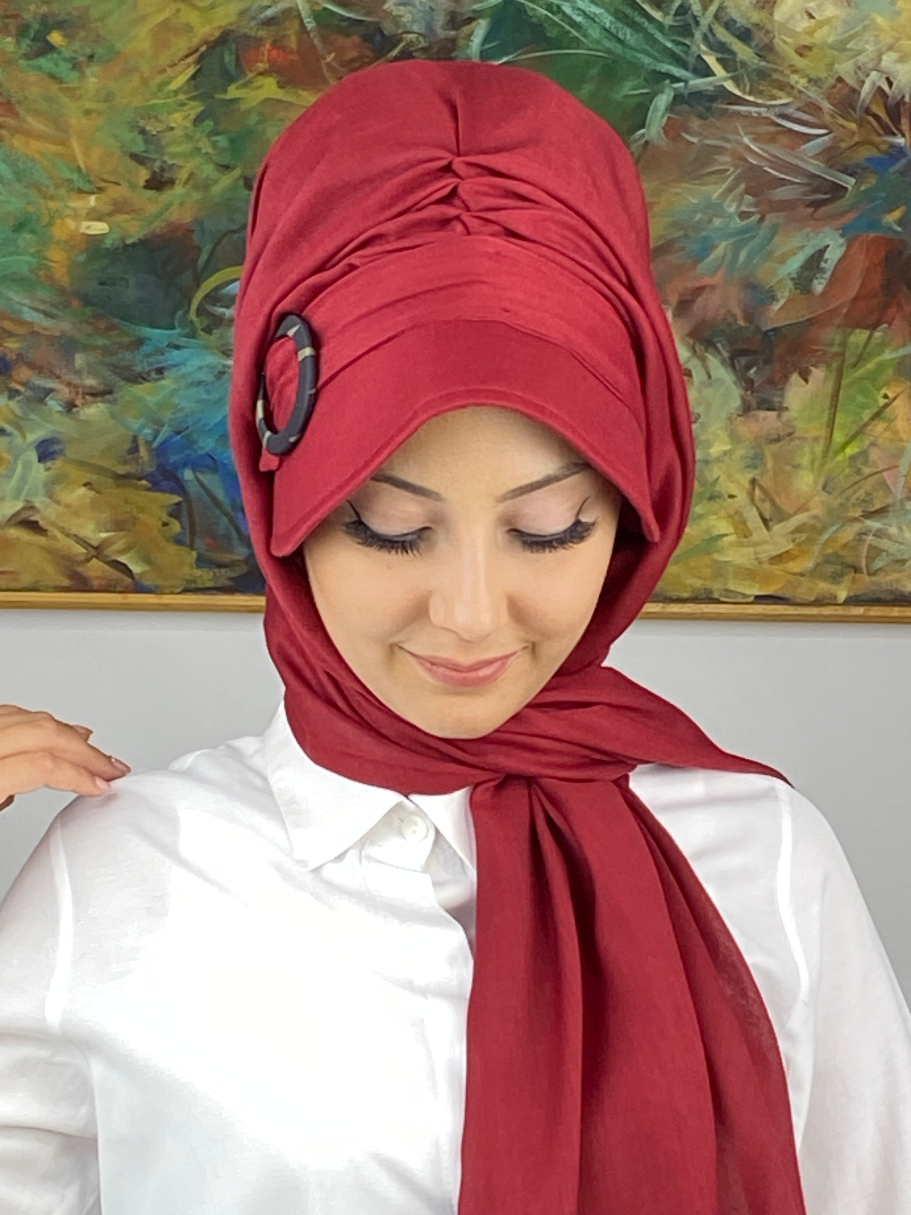 Bordo Renkli Tokalı Siperli Şapka Şal