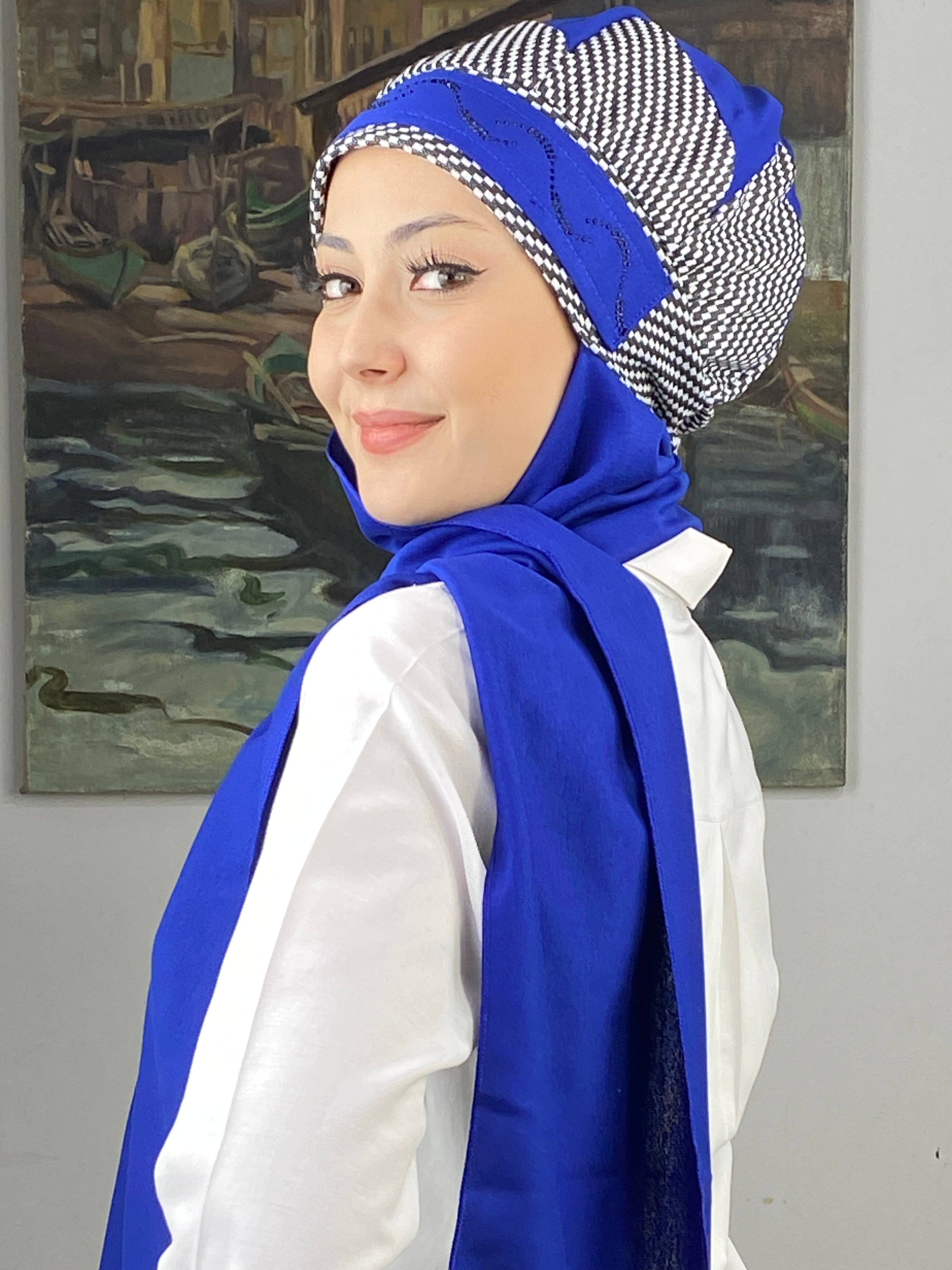 Çarkıfelek Model Taşlı Kemerli Gri Beyaz Zigzag Desen Saks Mavi Atkılı Bere