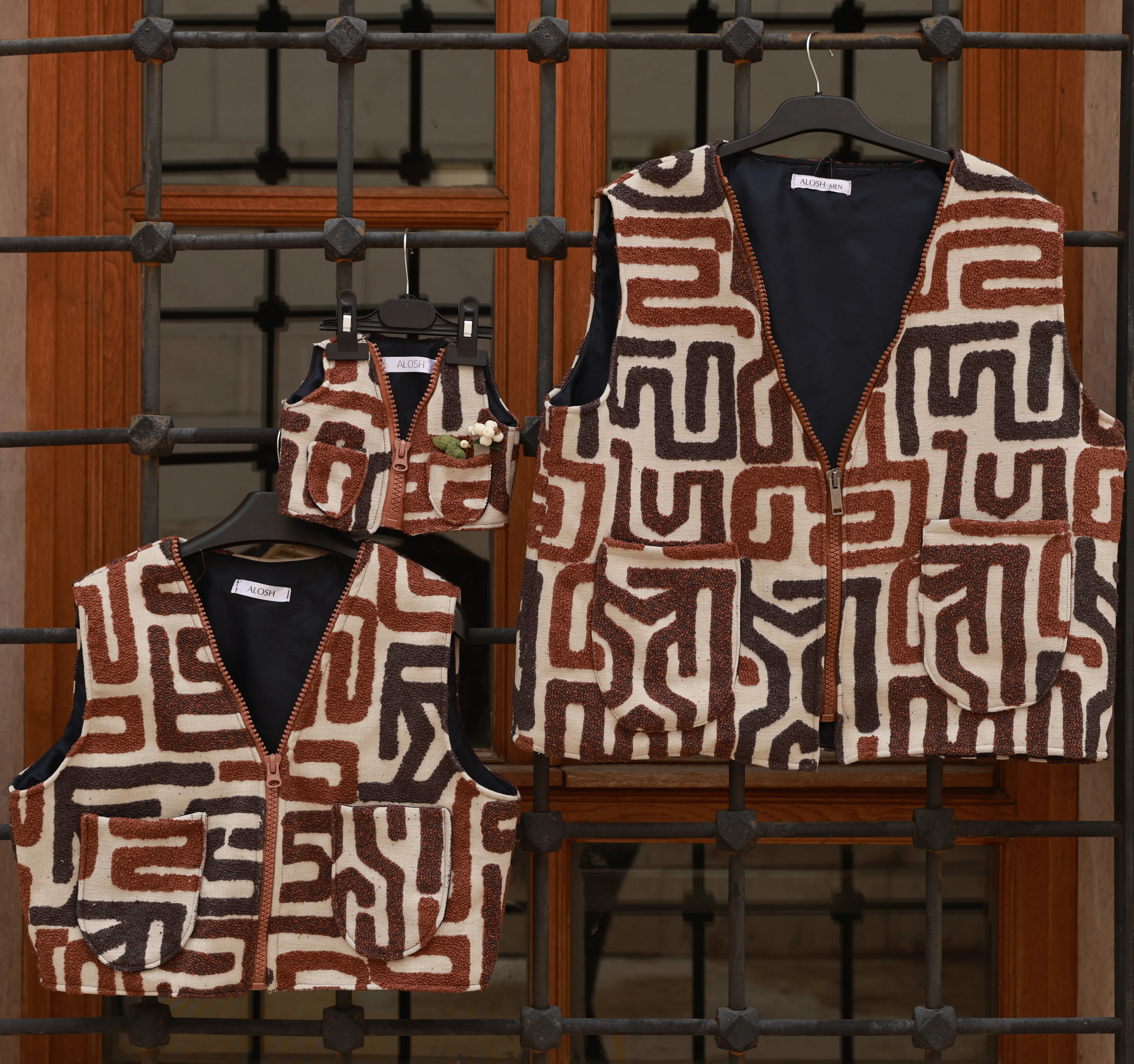 V Yaka Fermuarlı Astarli Etnik Desen Yelek K009