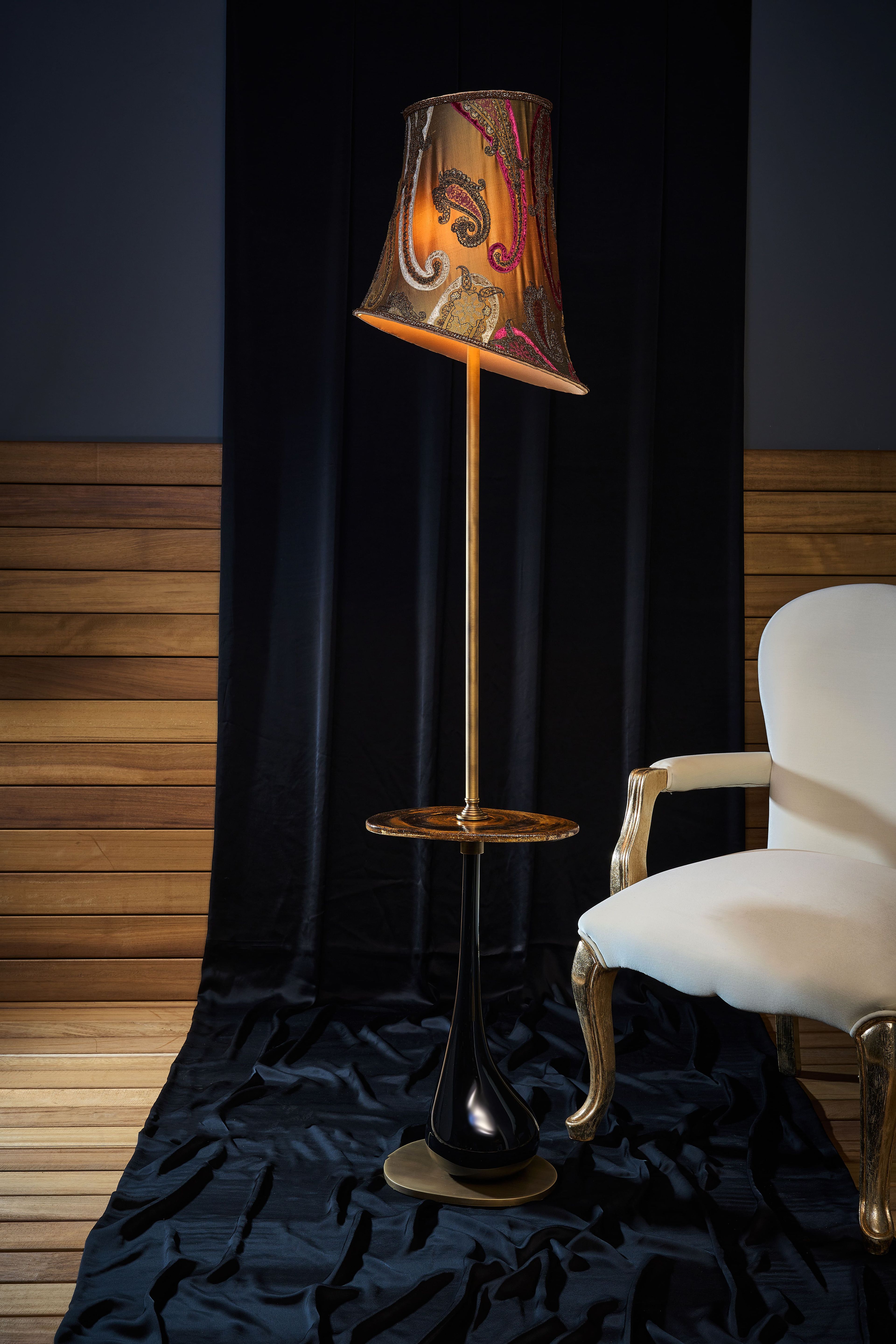 05 Noctiluca Floor Lamp Shade with Side Table