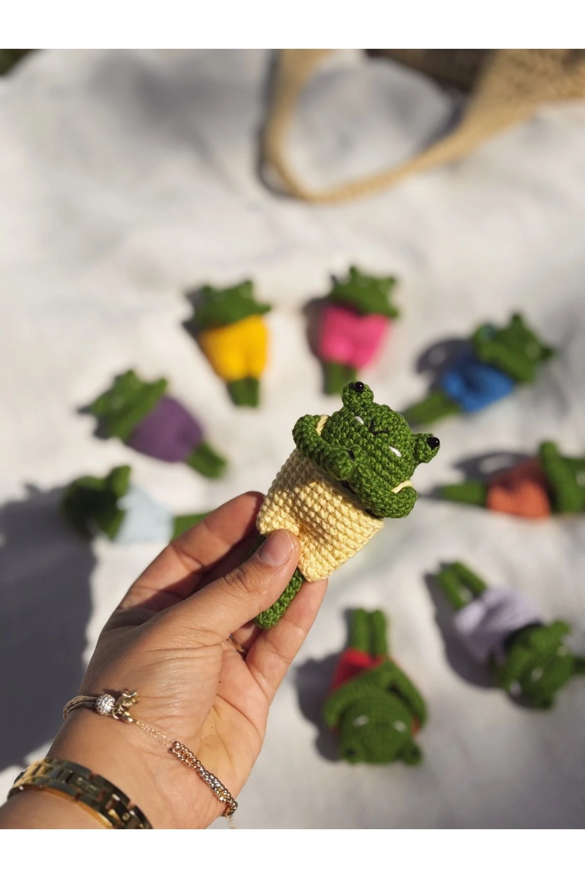 Kurbağa Amigurumi Çanta Charmı, Sarılan Kurbağa Çanta Süsü