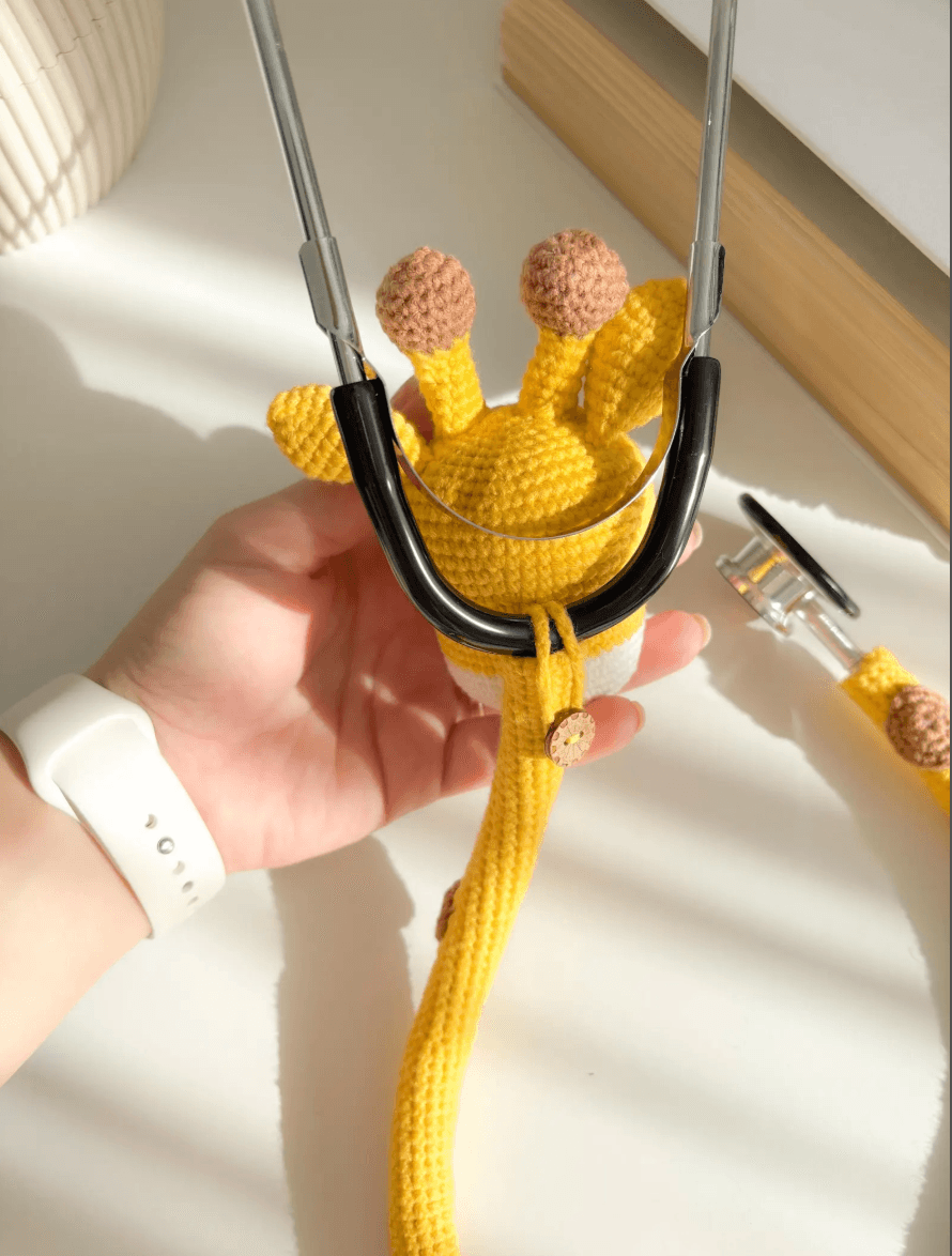 giraffe-stethoscope-cover-handmade-cute-accessory-doctor-gift
