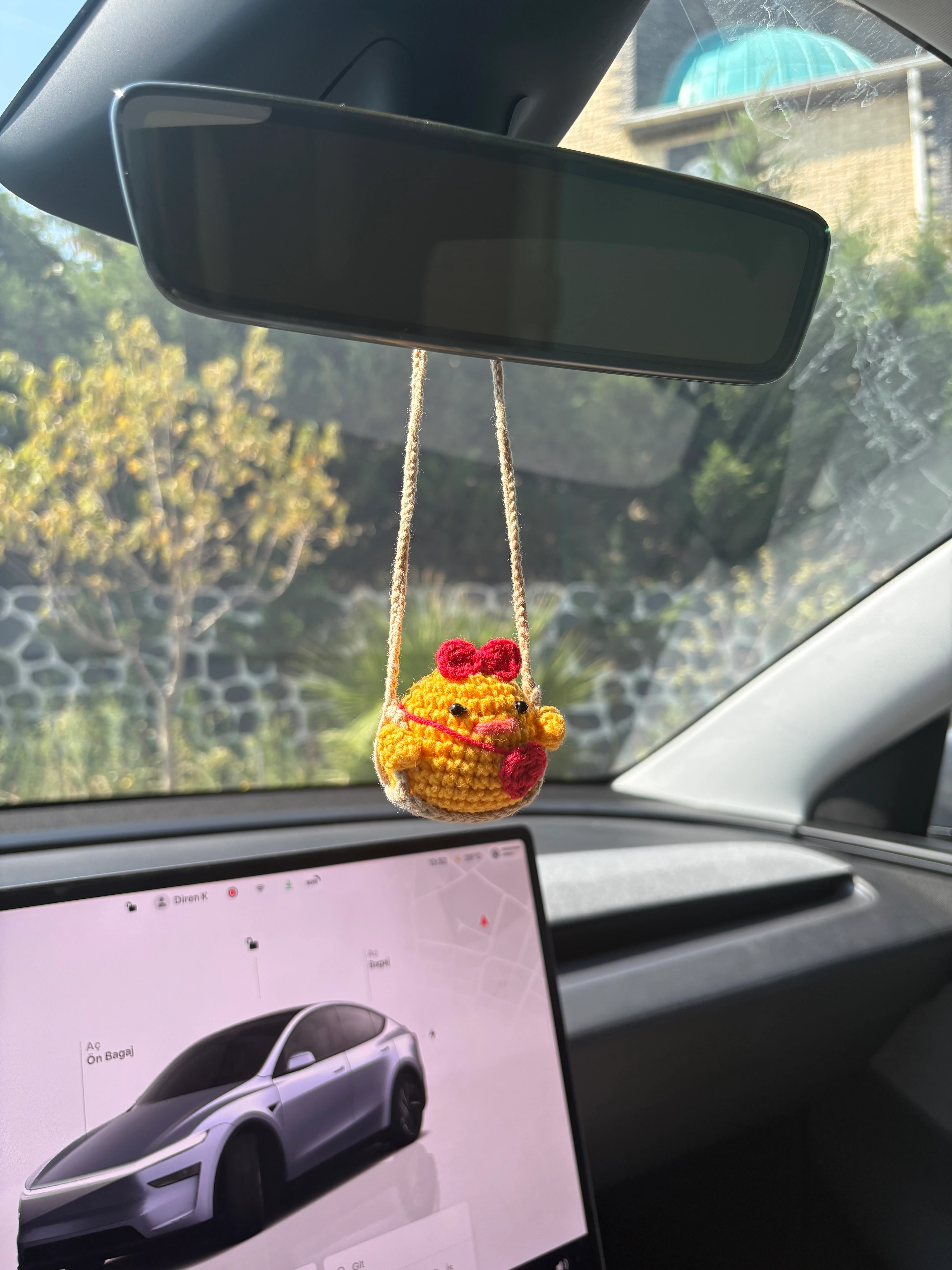 Amigurumi Fiyonklu ve Çantalı Civciv Araba Süsü 