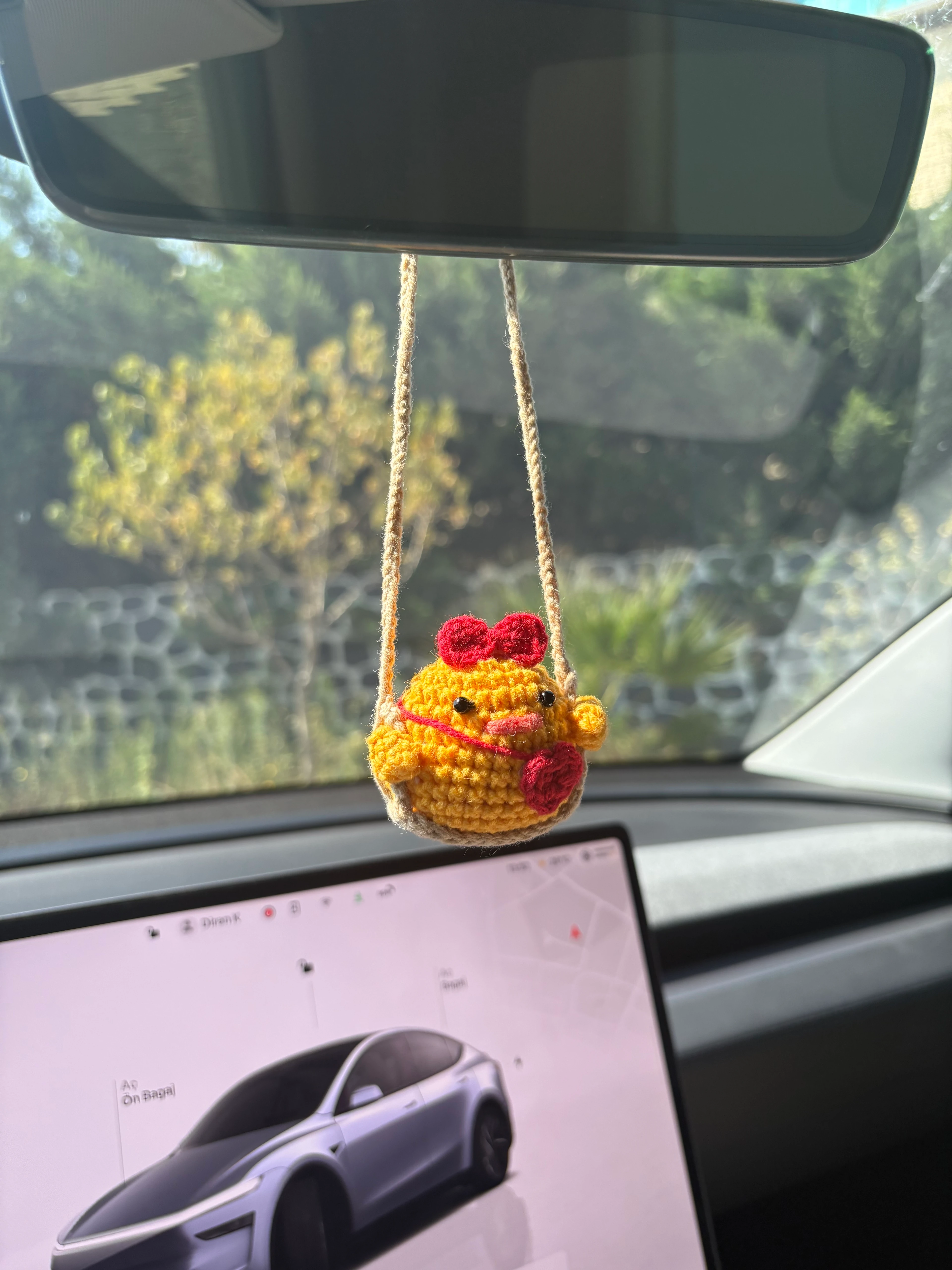 Amigurumi Fiyonklu ve Çantalı Civciv Araba Süsü 