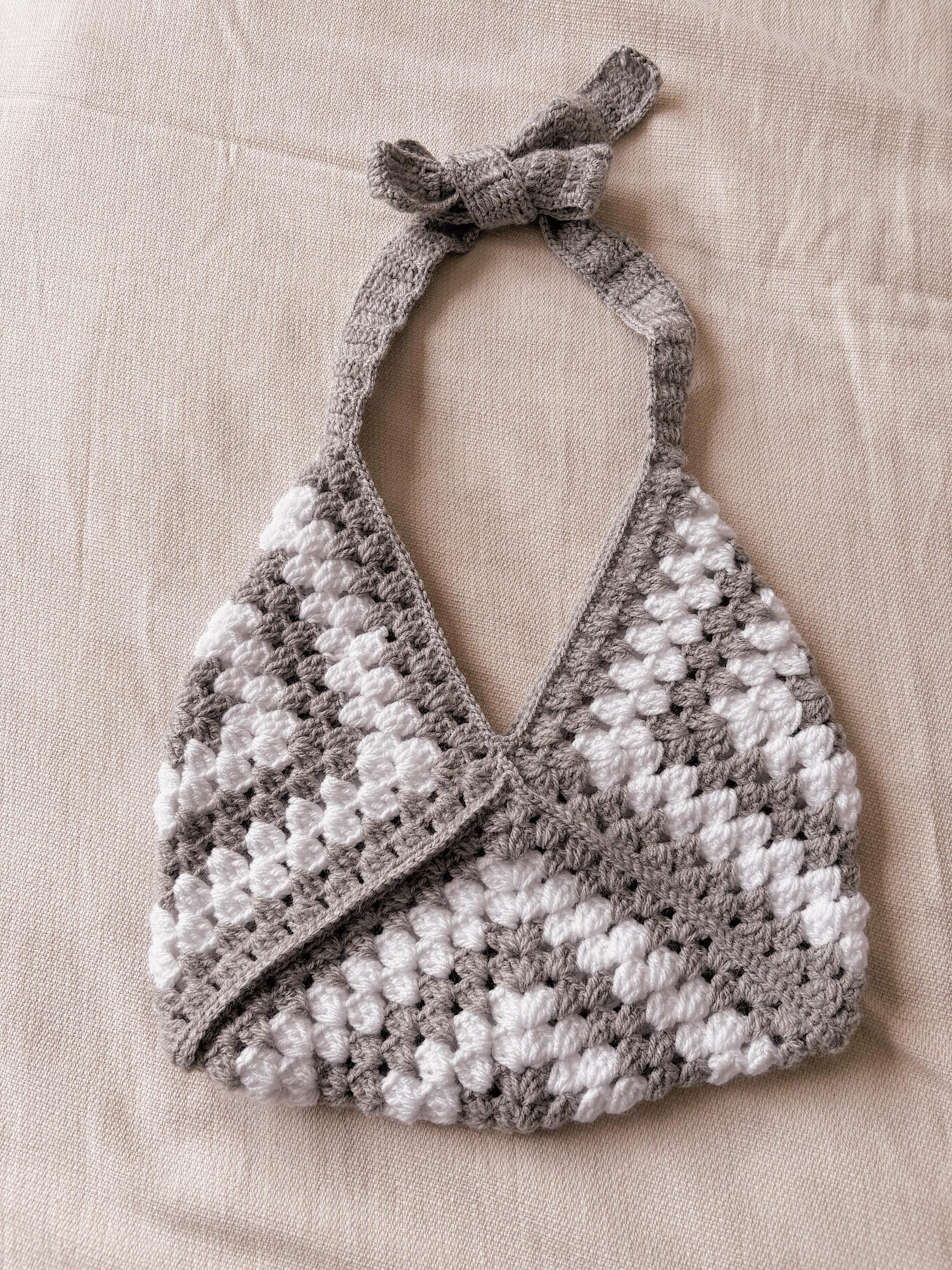 Patchwork Crochet Bag – Handmade Boho Shoulder Bag – Retro Yarn Tote – Vintage Style Triangle Bag – Soft Crochet Hobo Bag