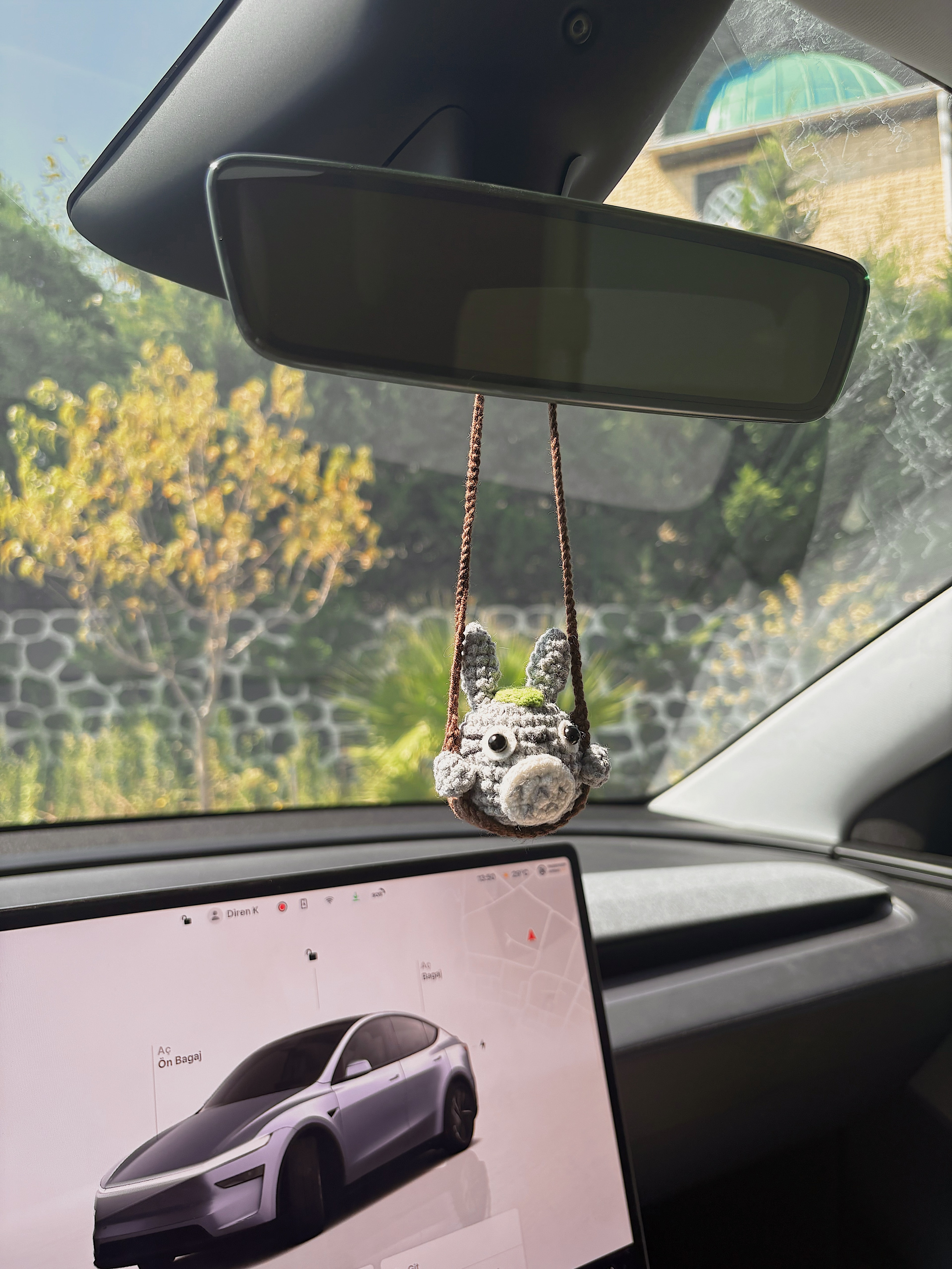 El Yapımı Gri Tavşan Araba Süsü – Amigurumi Sevimli Araç İçi Aksesuar