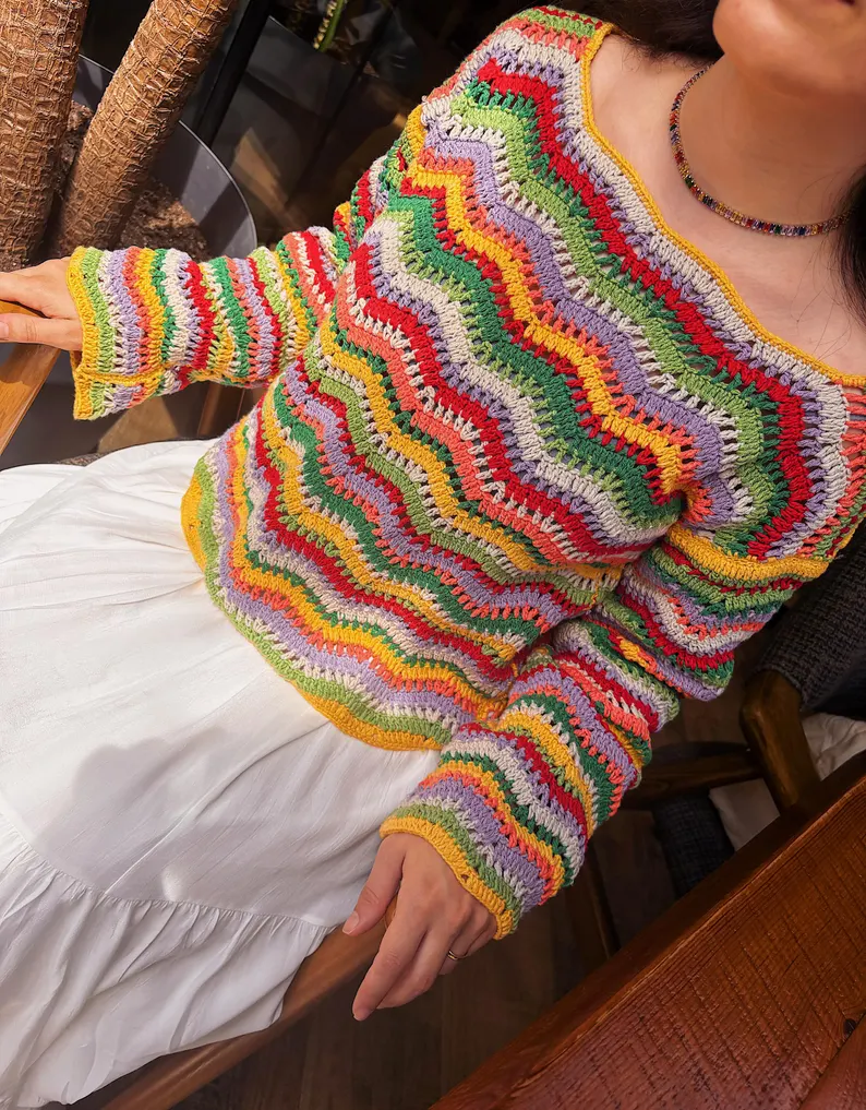 El Örgüsü Renkli Yazlık Kadın Kazak – Uzun Kollu, Hafif ve Nefes Alan Tasarım