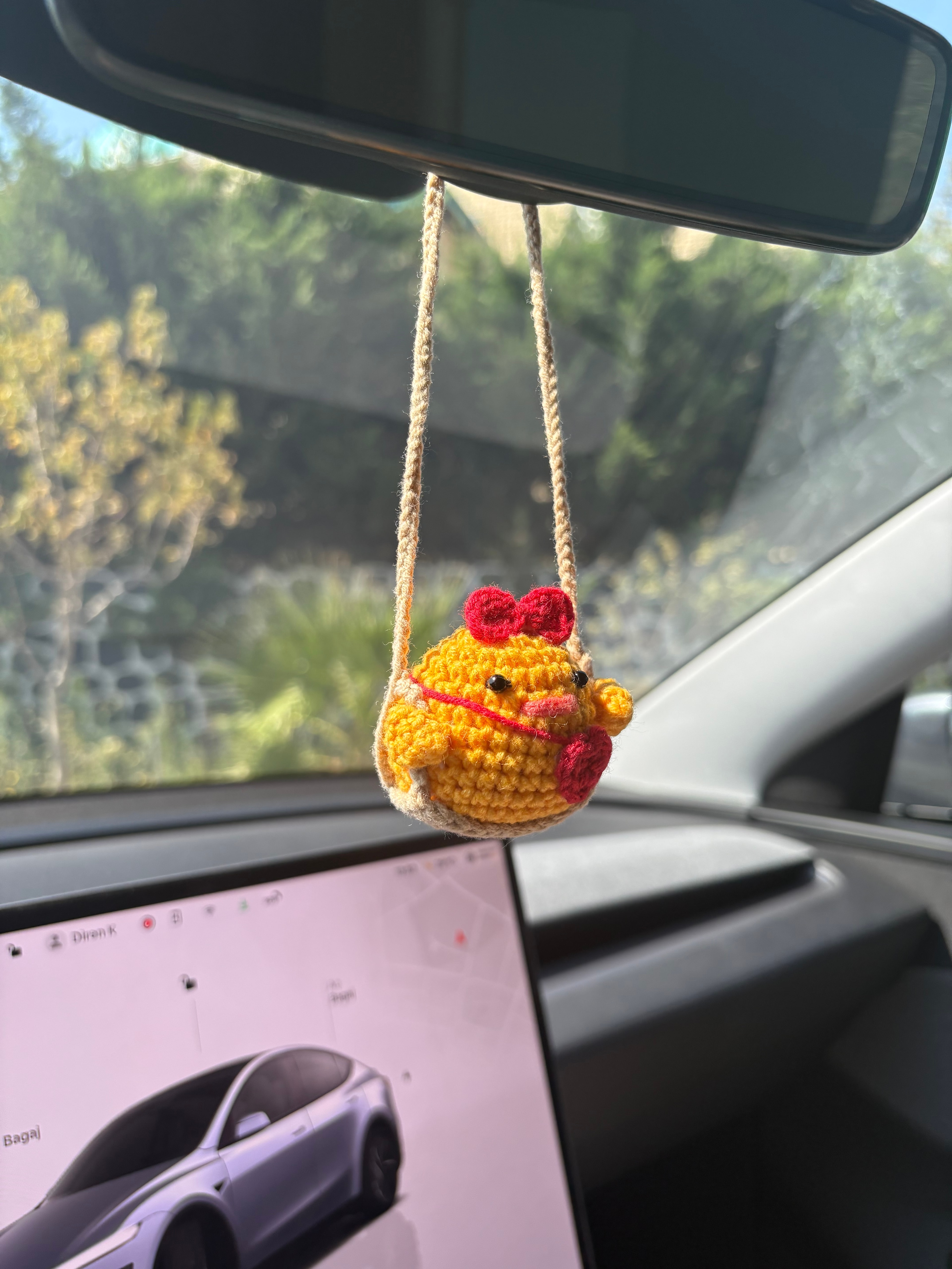 Amigurumi Fiyonklu ve Çantalı Civciv Araba Süsü 