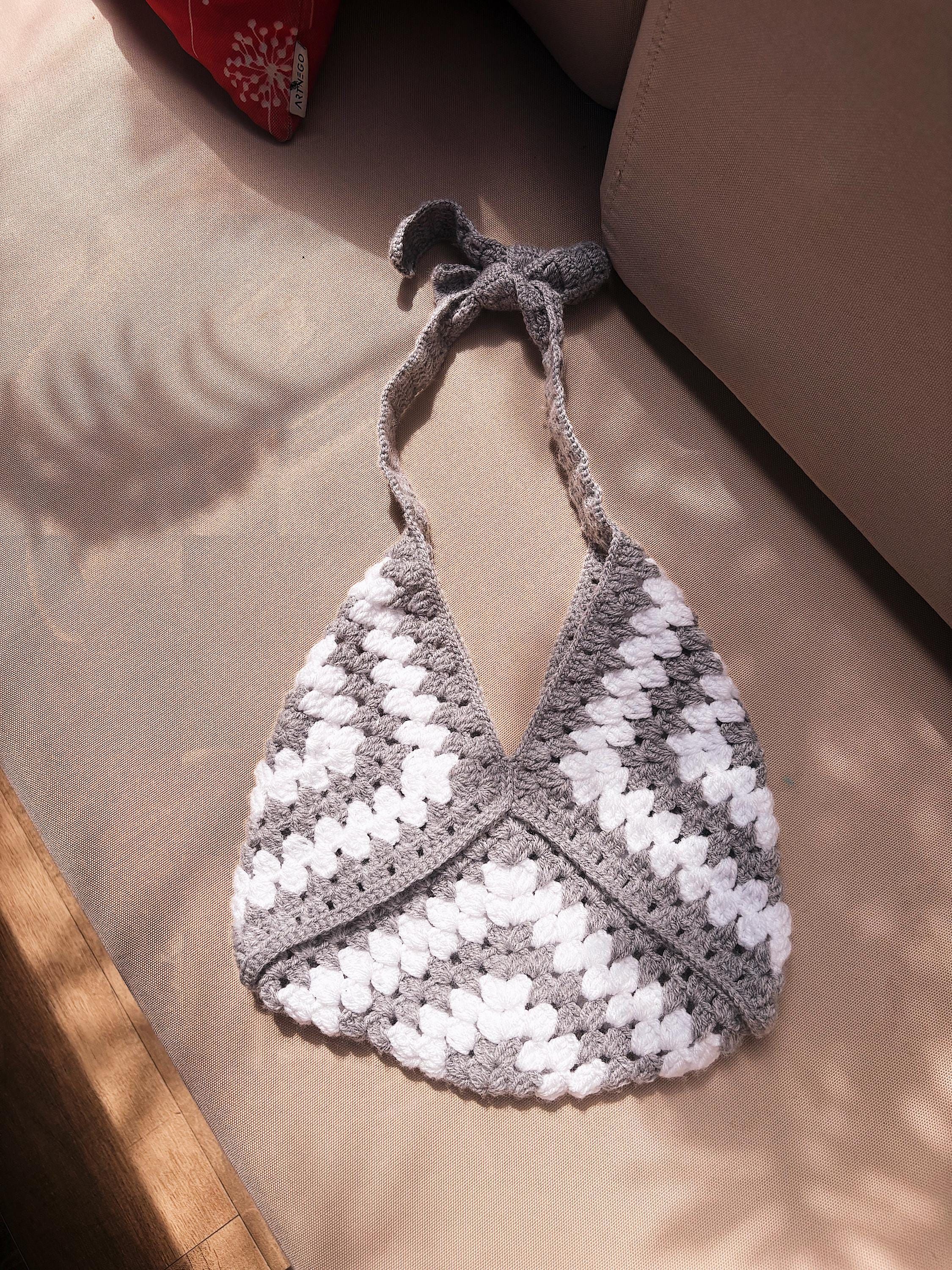 Patchwork Crochet Bag – Handmade Boho Shoulder Bag – Retro Yarn Tote – Vintage Style Triangle Bag – Soft Crochet Hobo Bag