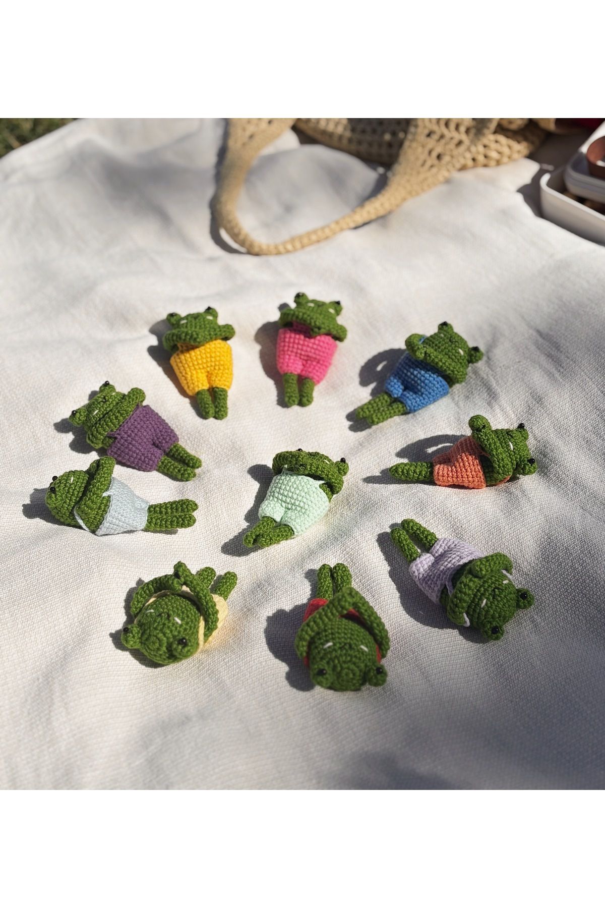 Kurbağa Amigurumi Çanta Charmı, Sarılan Kurbağa Çanta Süsü