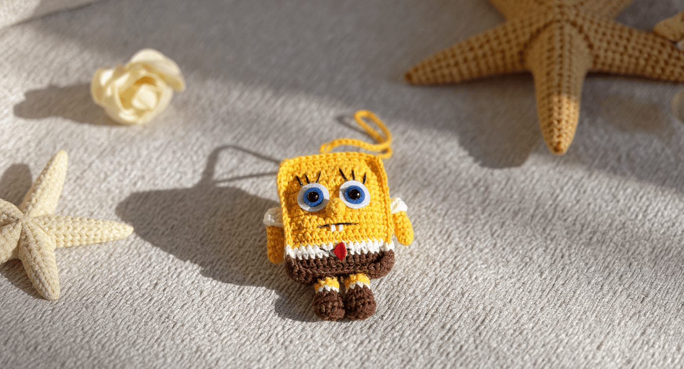 El Yapımı Örgü Sünger Bob Charm – Sevimli Amigurumi Karakter Figürü