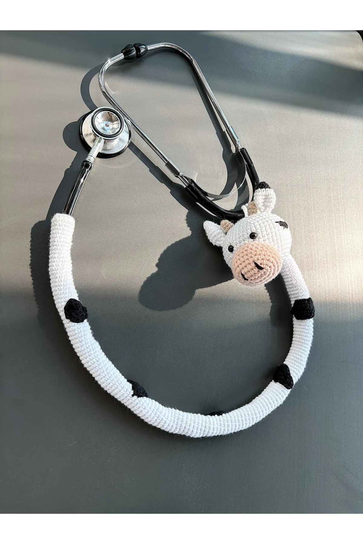 İnek Temalı Steteskop Kılıfı -El Örgüsü Sevimli Steteskop Süsü - Doktor Için Hediye