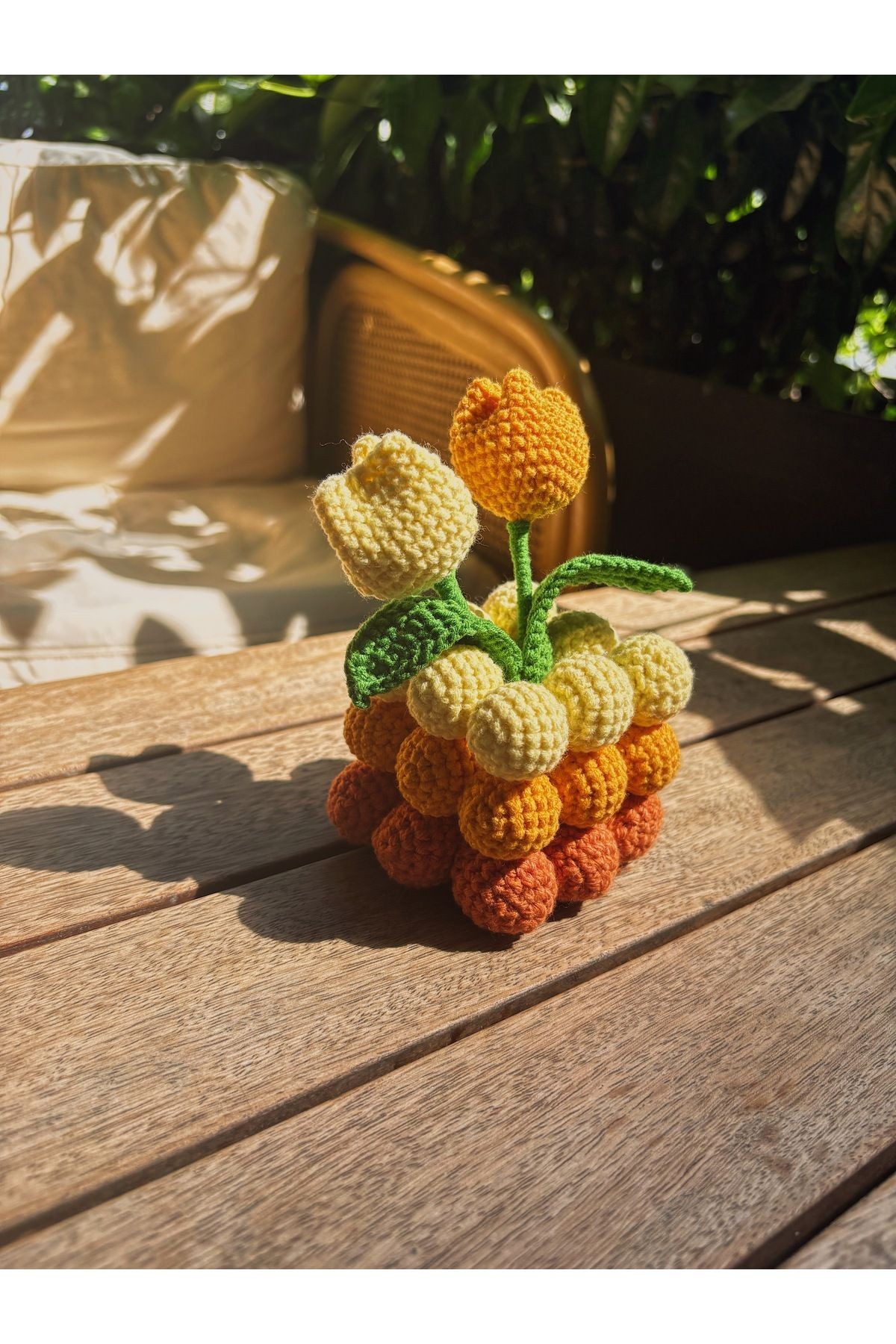 El Yapımı Amigurumi Çiçek Dekor – Örgü Sarı & Turuncu Lale
