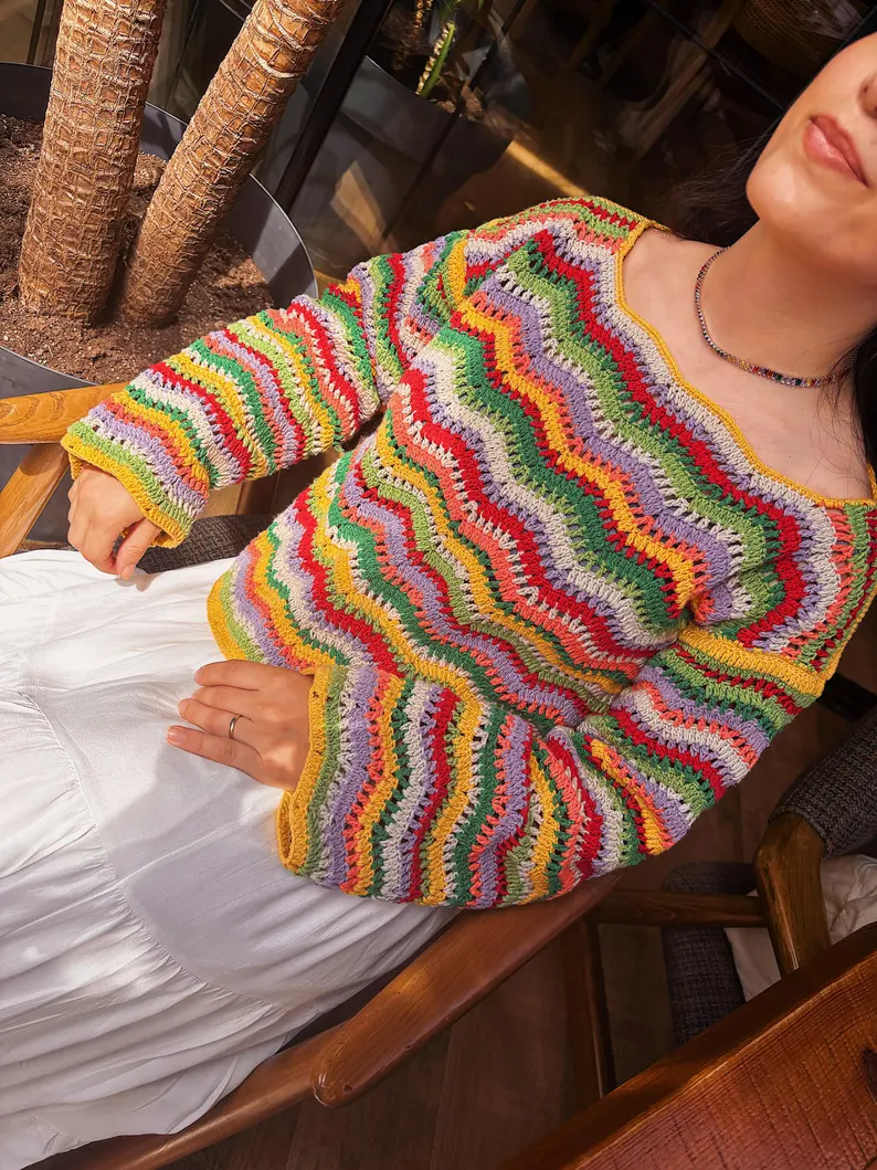 El Örgüsü Renkli Yazlık Kadın Kazak – Uzun Kollu, Hafif ve Nefes Alan Tasarım