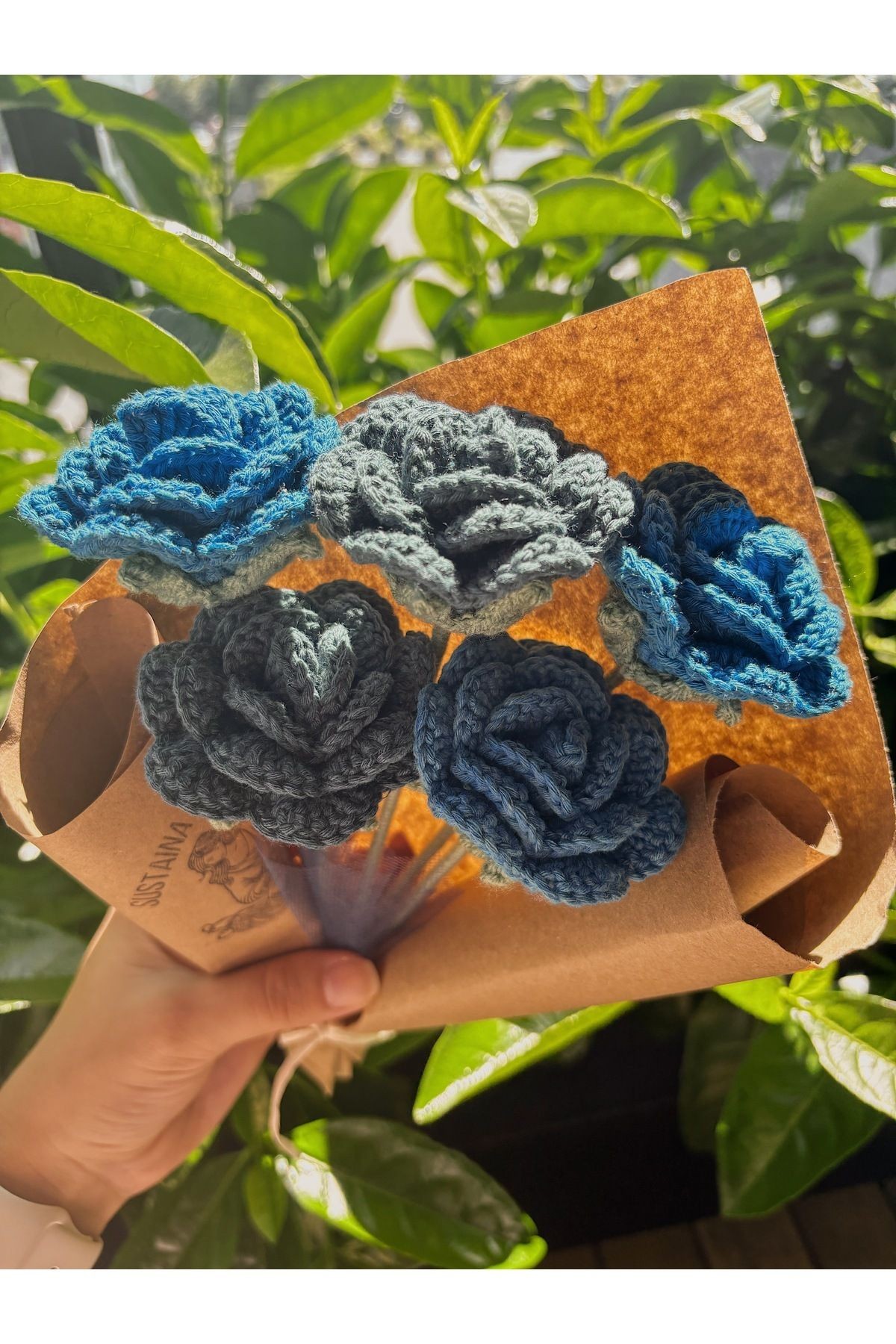 El Yapımı Amigurumi Mavi Gül Buketi – 5’li Örgü Gül Buketi,