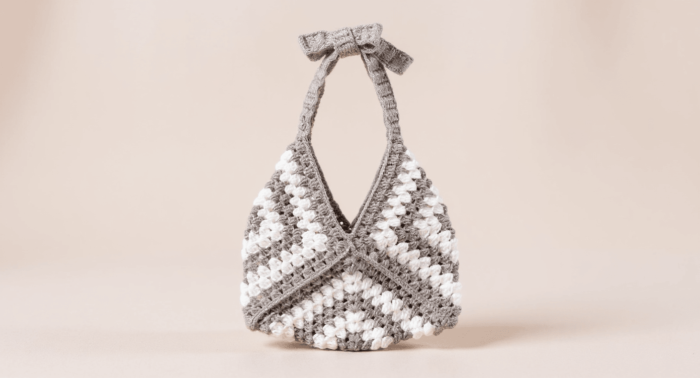 Patchwork Crochet Bag – Handmade Boho Shoulder Bag – Retro Yarn Tote – Vintage Style Triangle Bag – Soft Crochet Hobo Bag