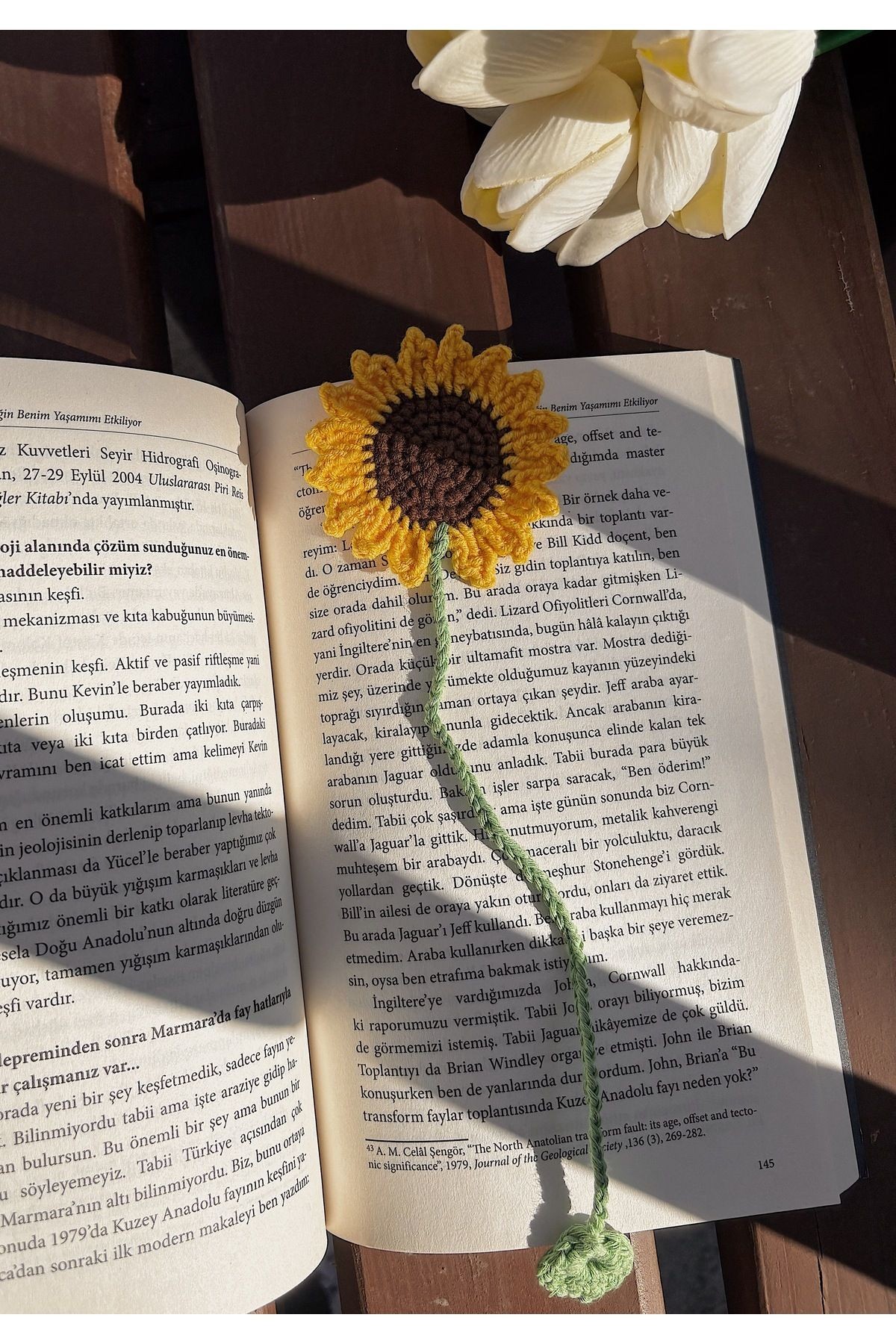 El Yapımı Örgü Ayçiçeği Kitap Ayracı – Vintage Tasarım