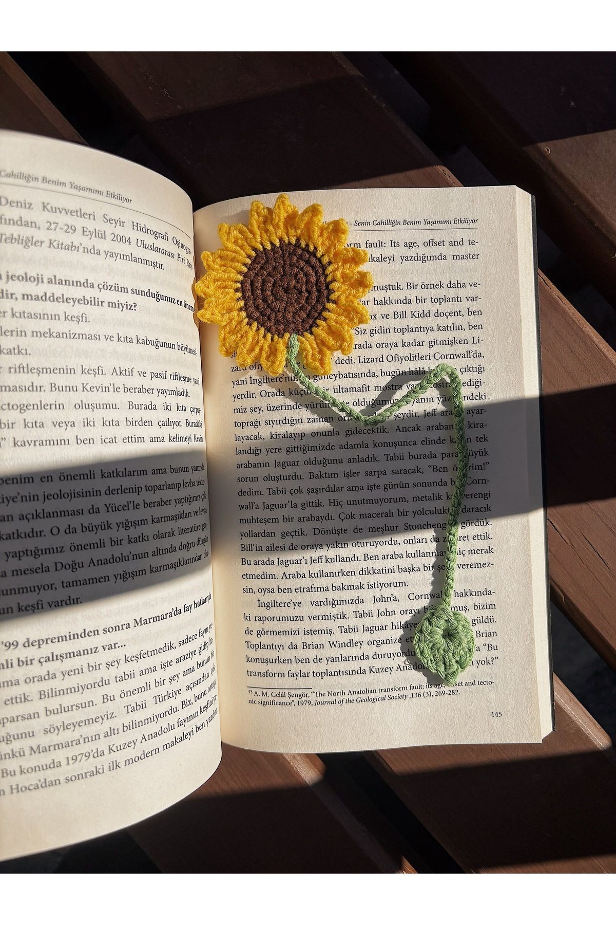 El Yapımı Örgü Ayçiçeği Kitap Ayracı – Vintage Tasarım