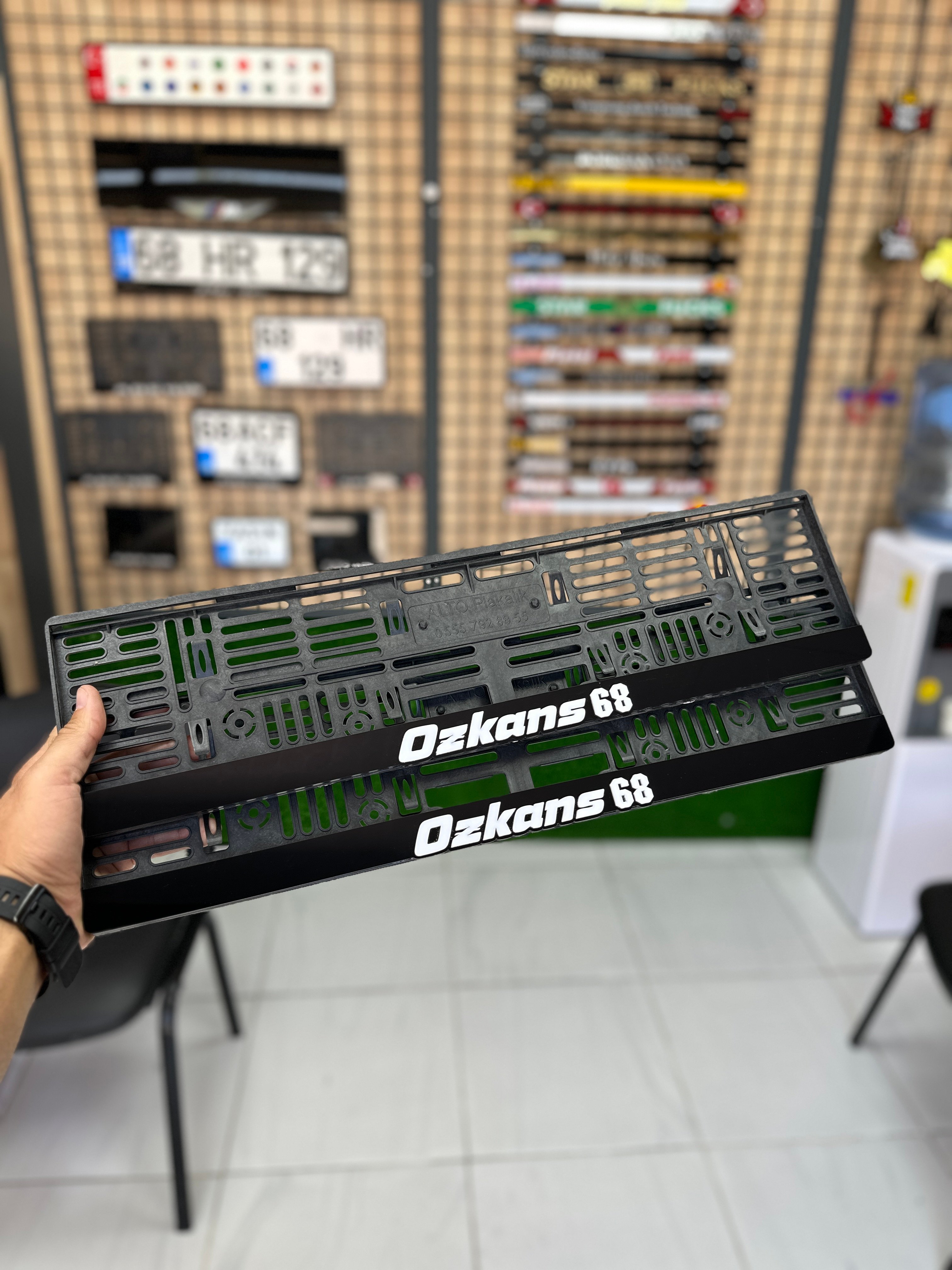 Sade İsimli Plakalık