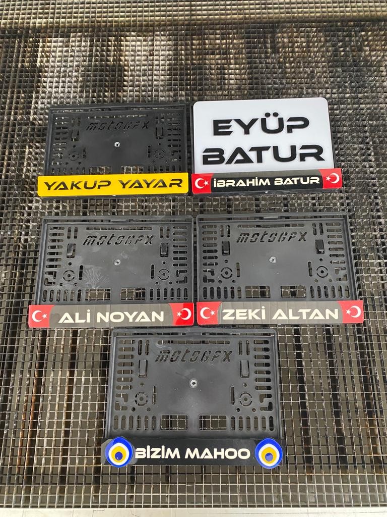 Kenarları Bayraklı Motor Plakalık (24x15cm)