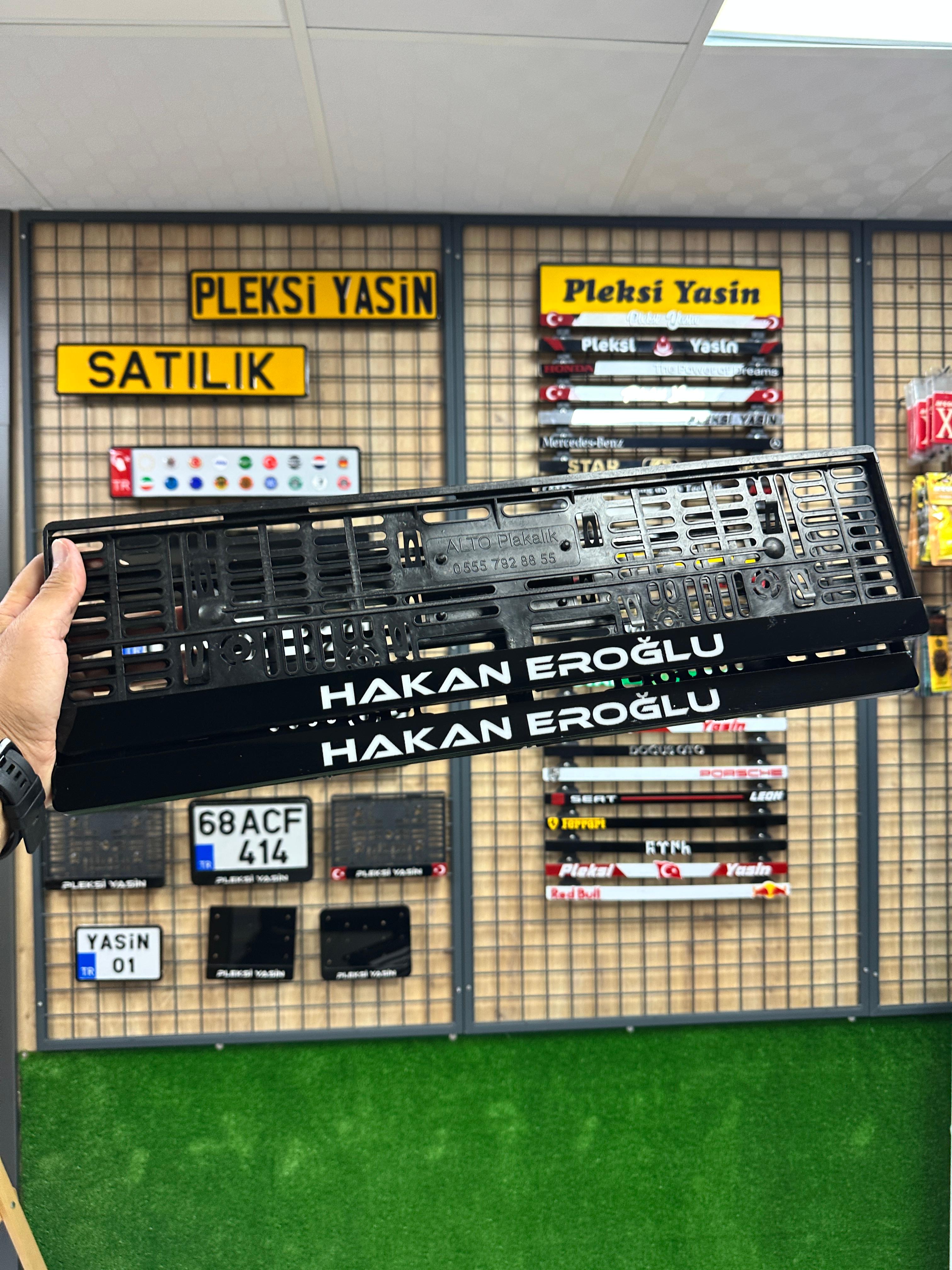 Sade İsimli Plakalık