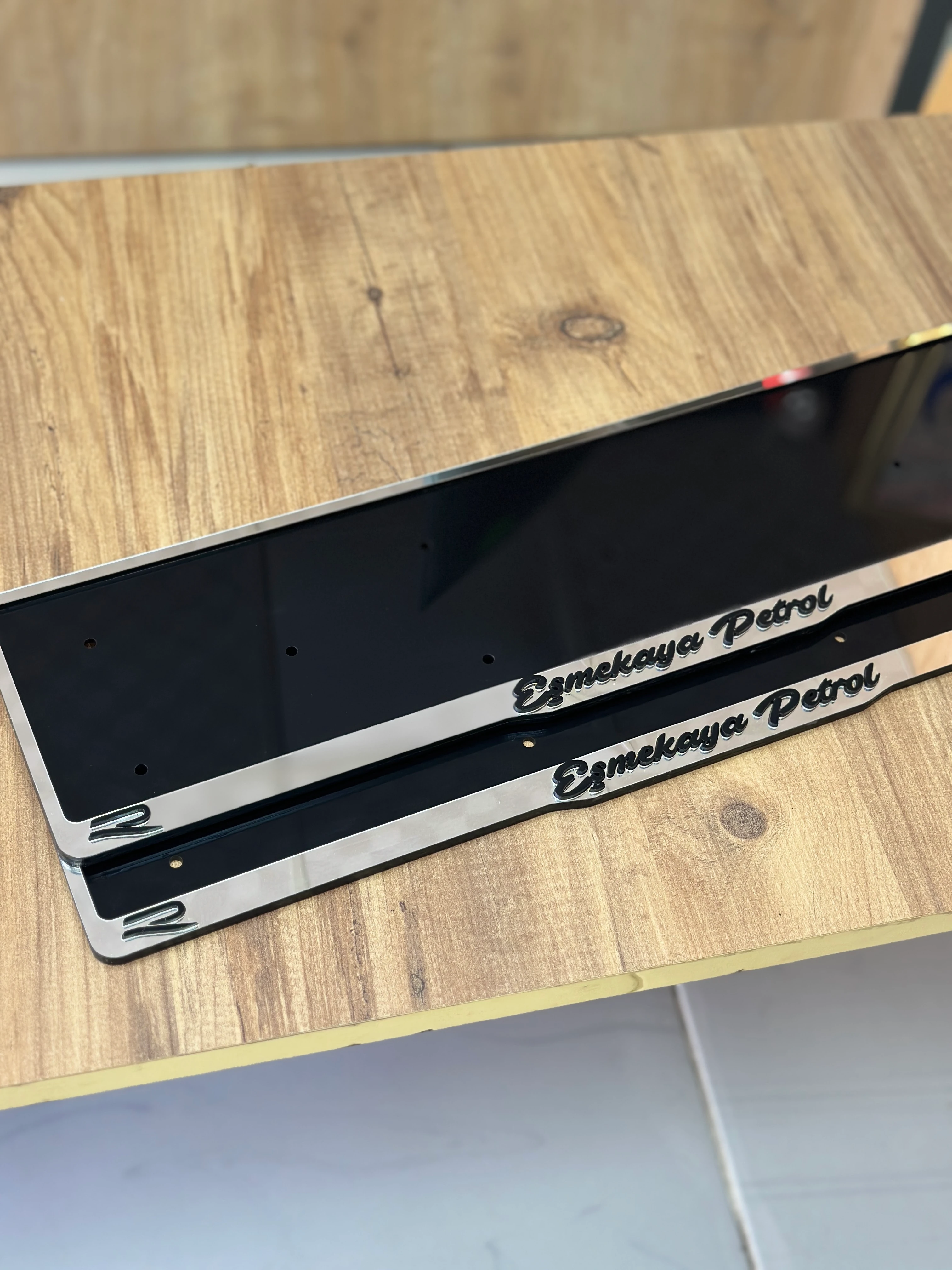 Gümüş Çerçeveli Full Pleksi Plakalık