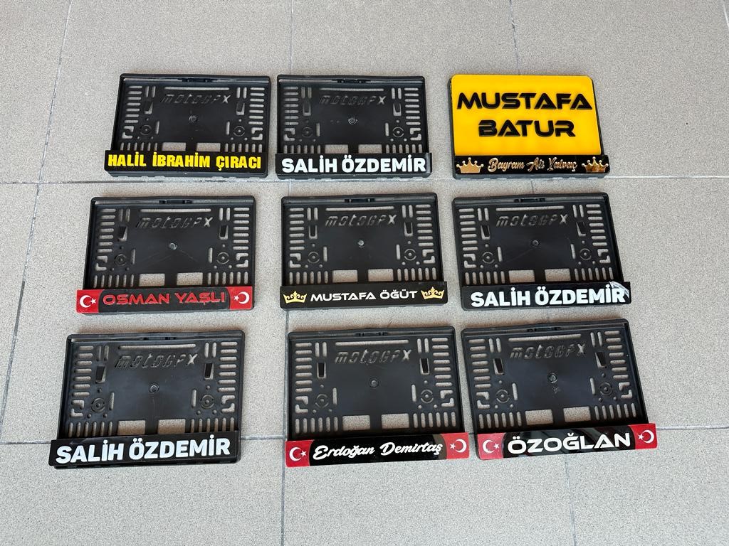 Kenarları Bayraklı Motor Plakalık (24x15cm)