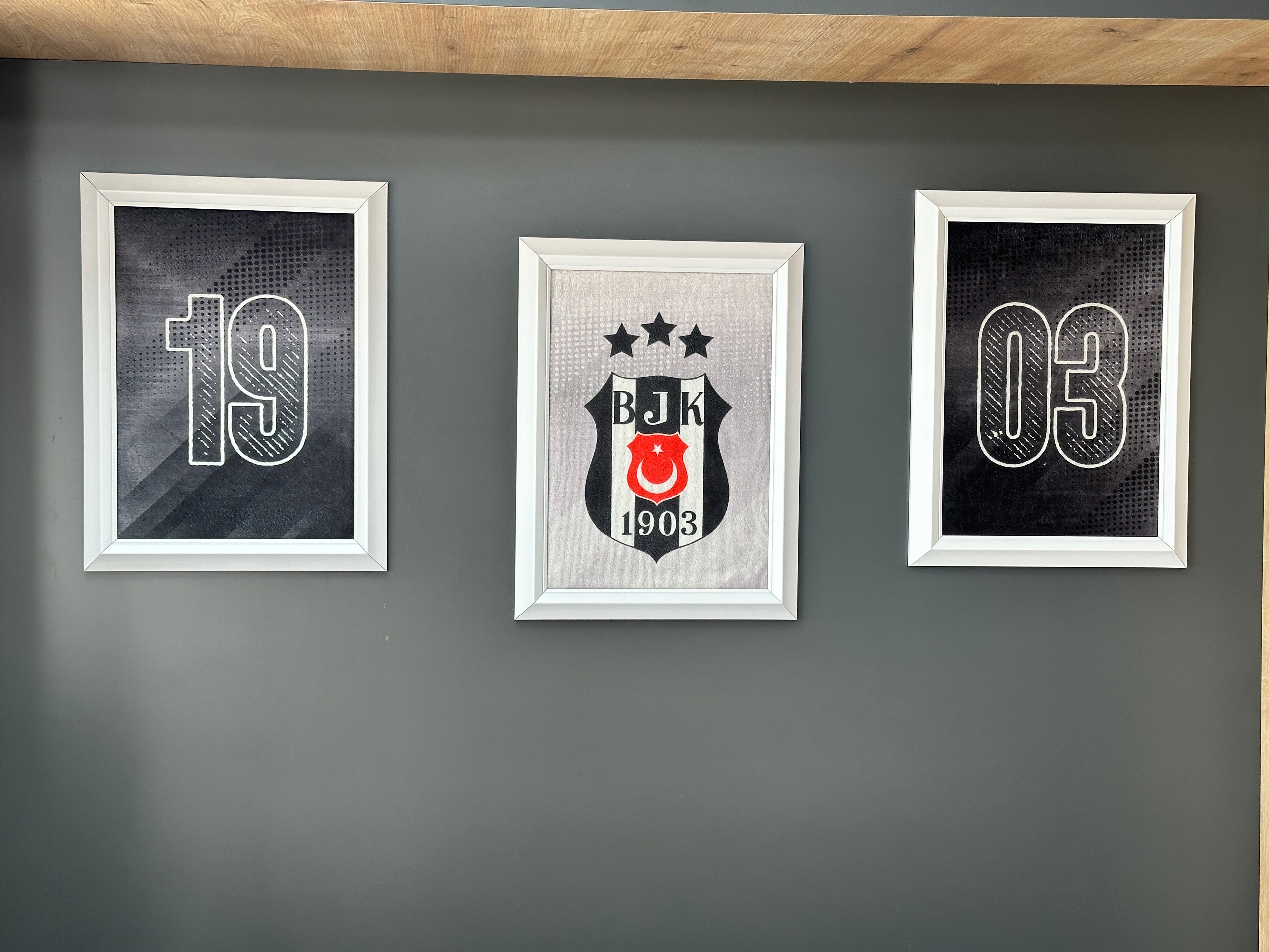 Beşiktaşlı Halı Baskı Tablo ( BJK Armalı )