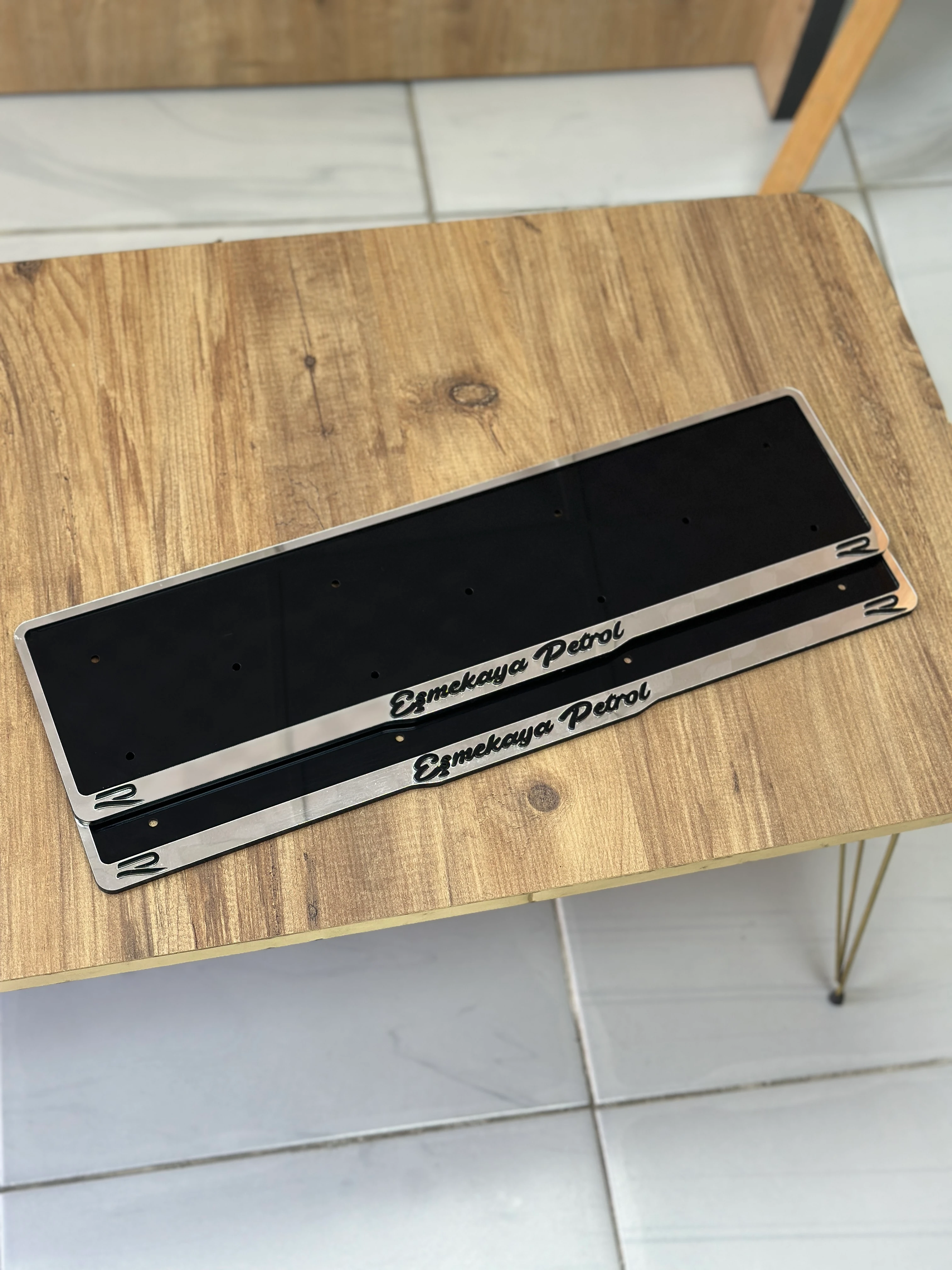 Gümüş Çerçeveli Full Pleksi Plakalık