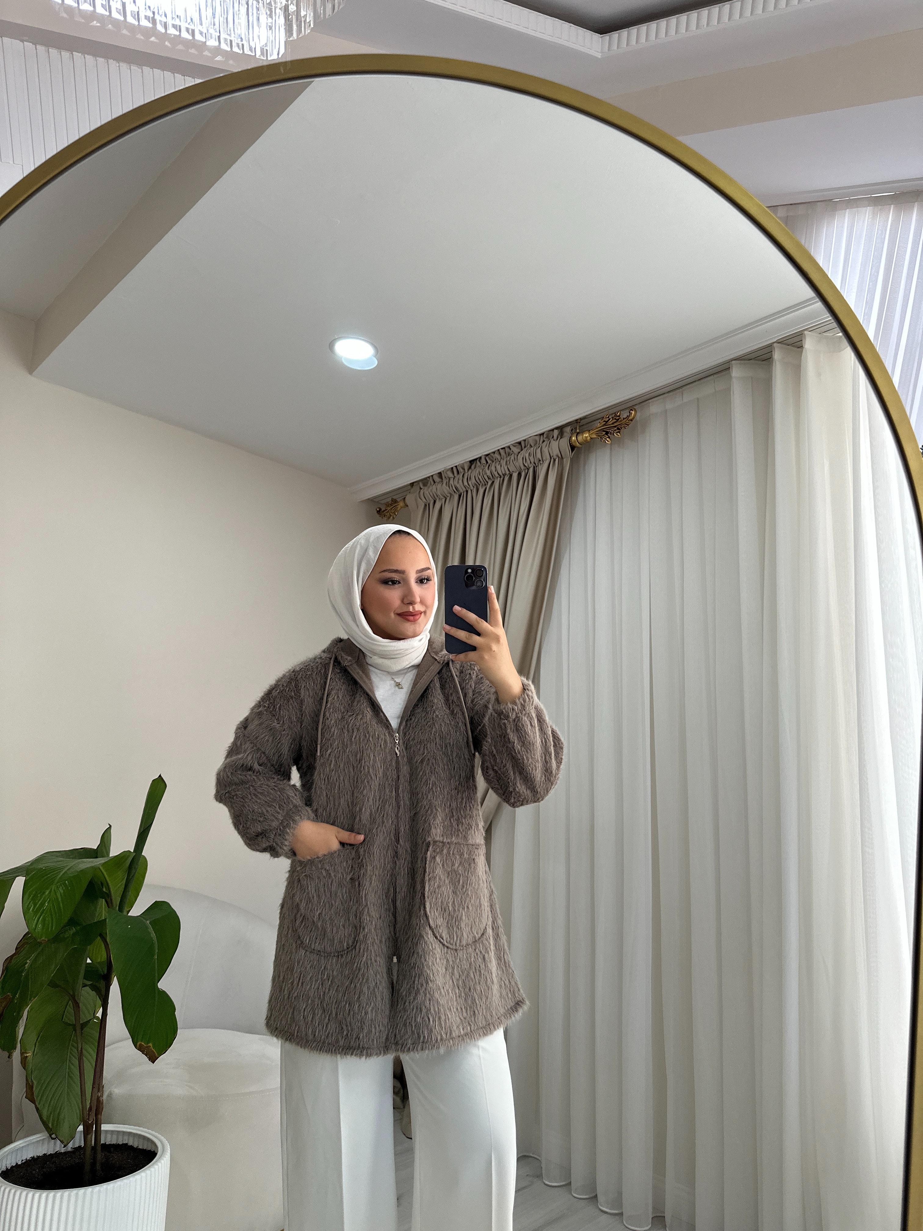 Fermuarlı Detaylı Peluş Kap