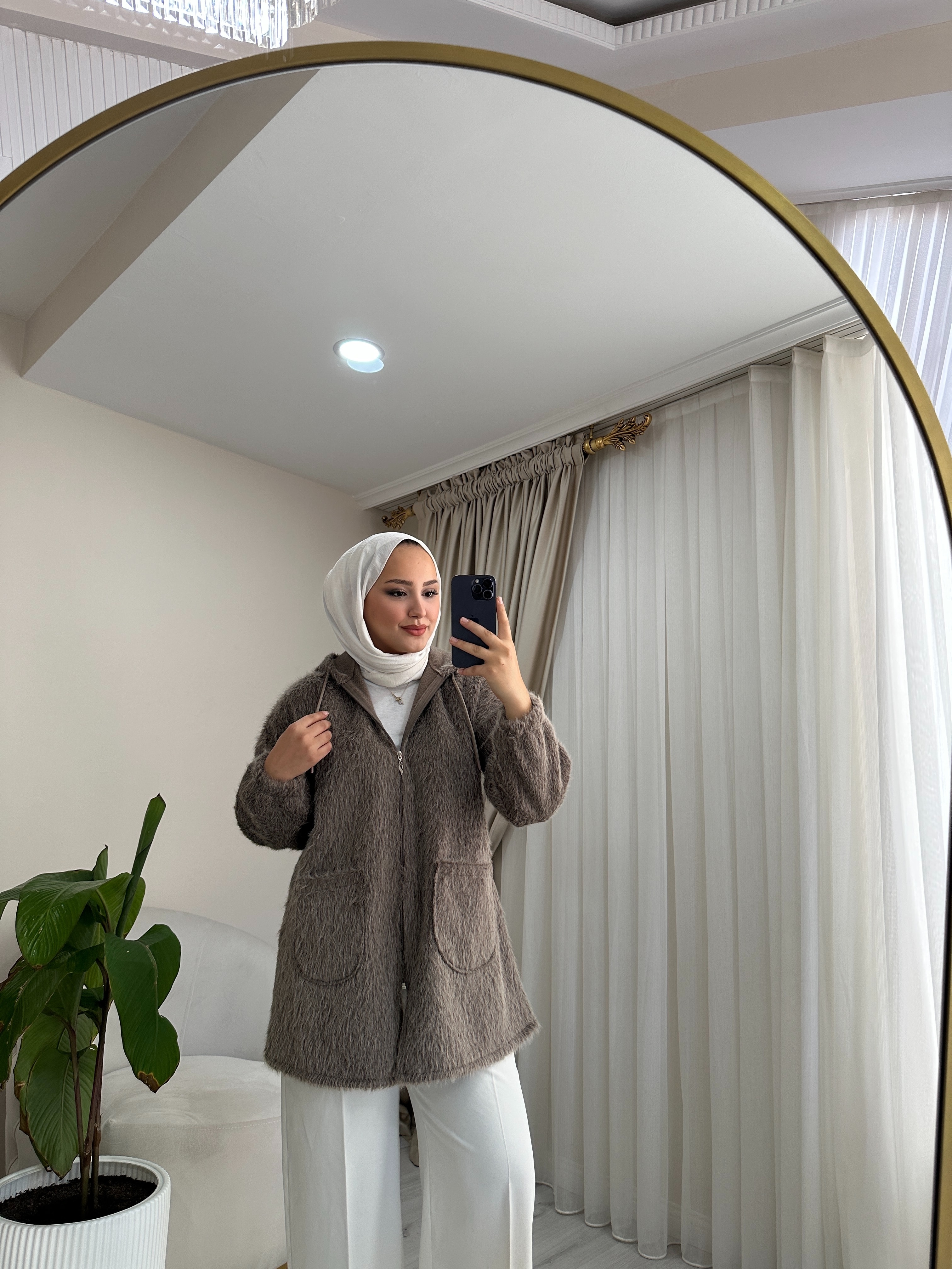 Fermuarlı Detaylı Peluş Kap