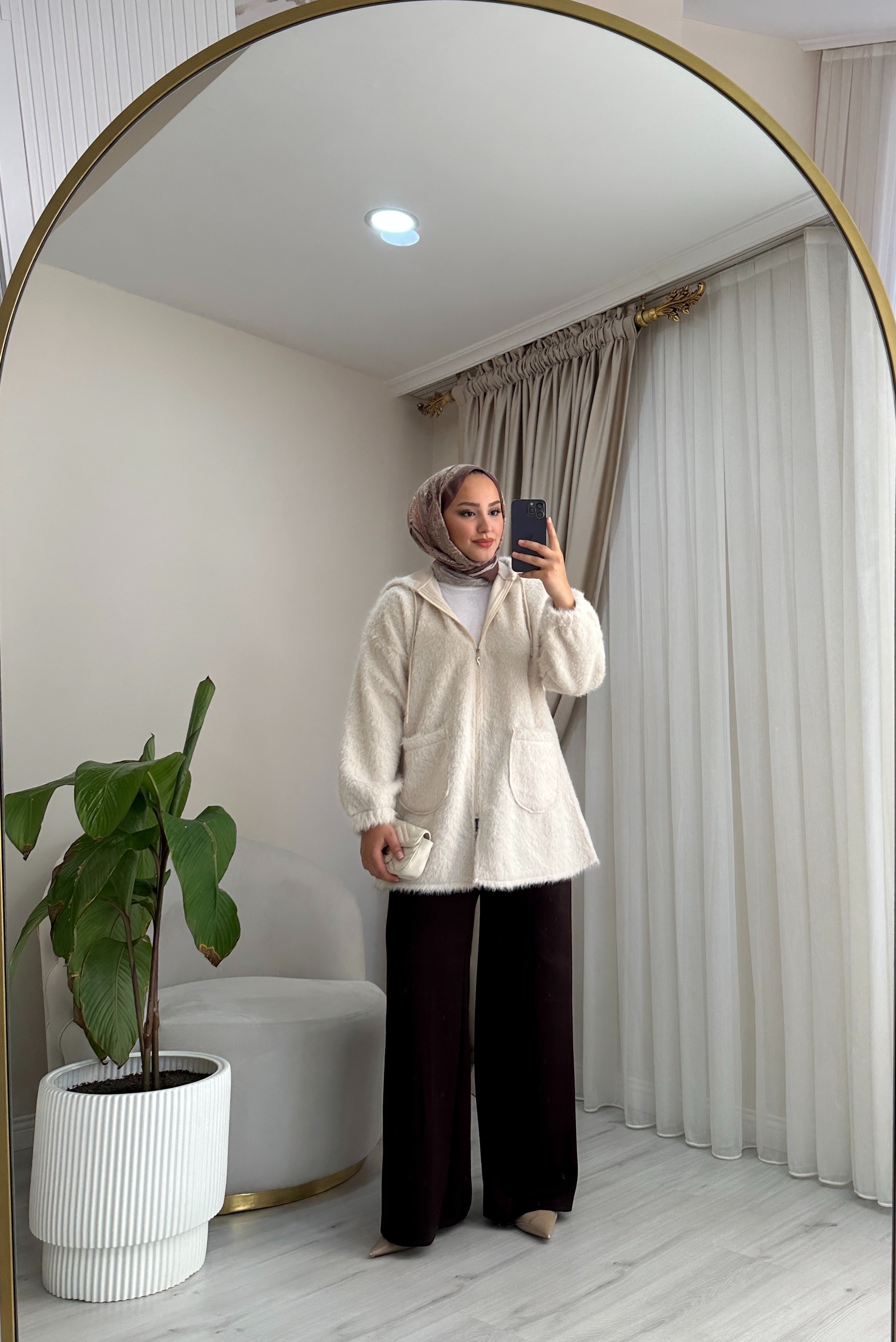 Fermuarlı Detaylı Peluş Kap - Açık Bej