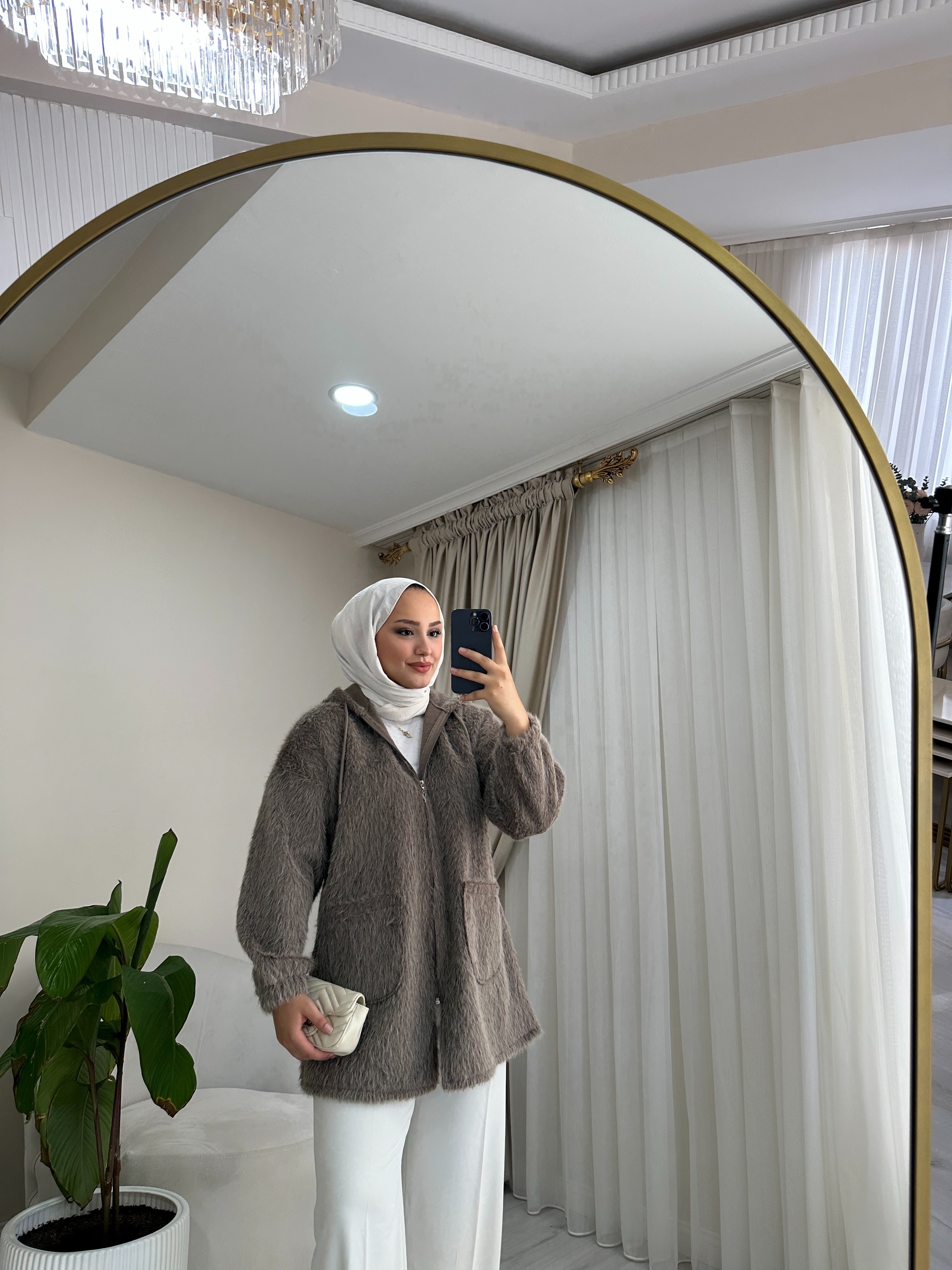 Fermuarlı Detaylı Peluş Kap