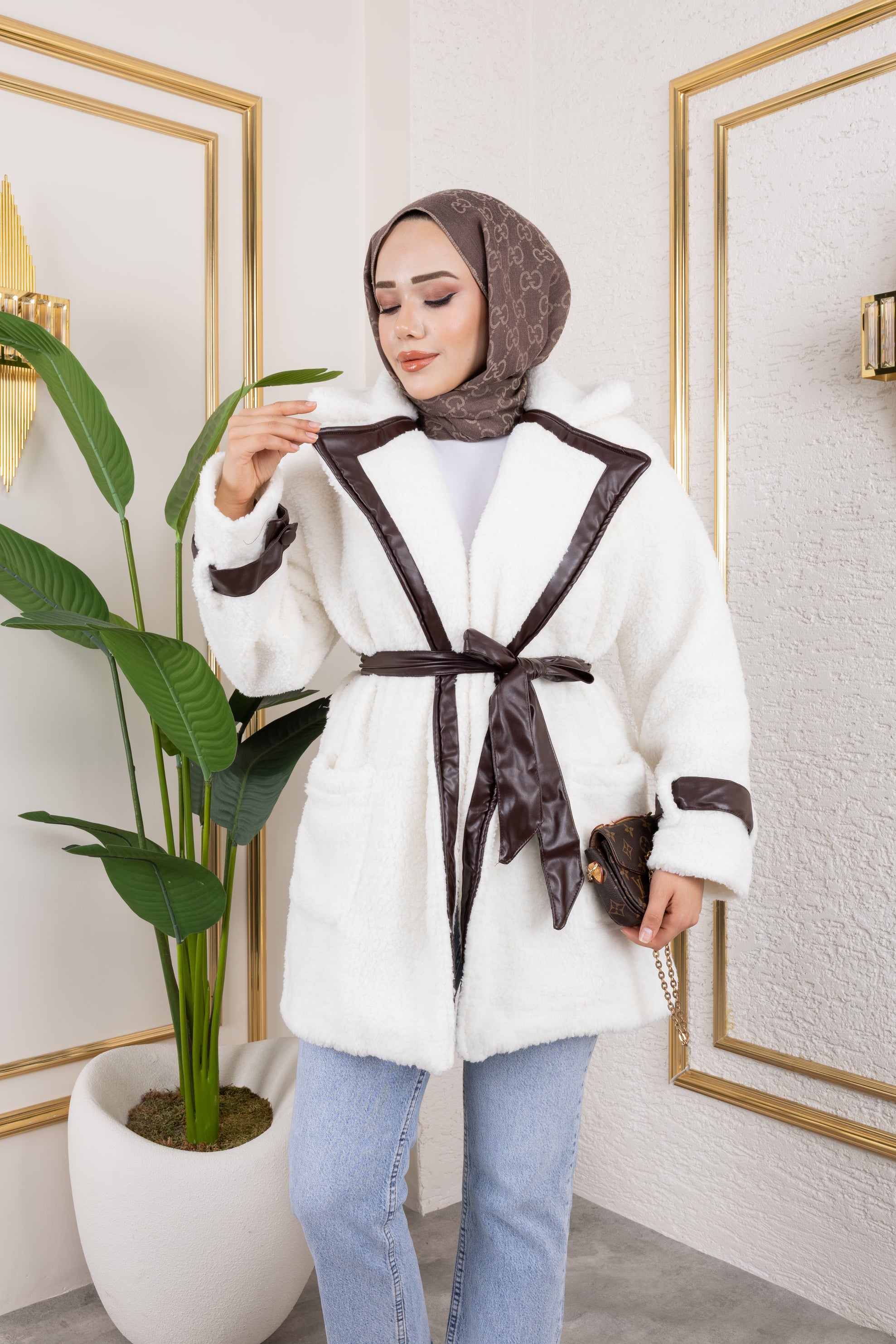 Deri Detaylı Peluş Mont