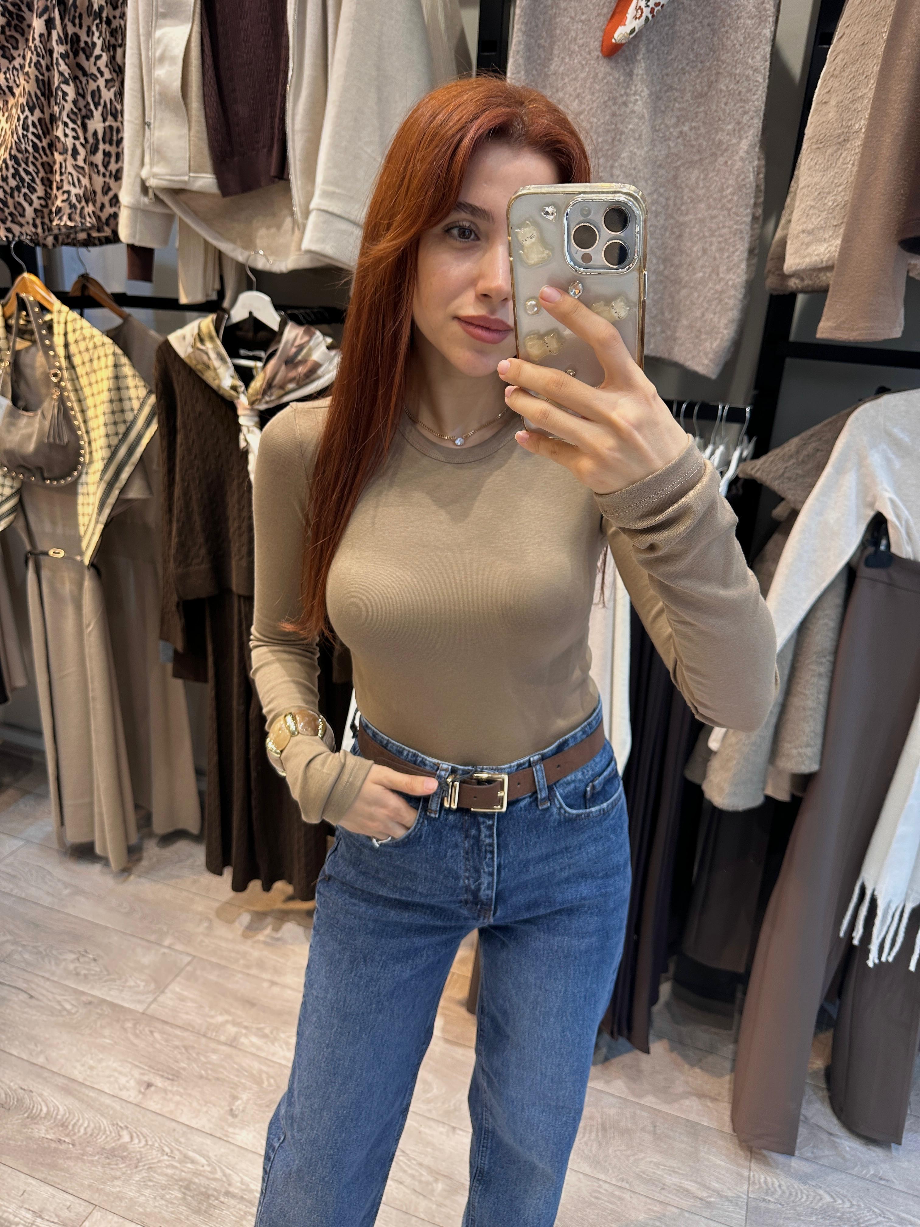 DİLVİN PARMAK GEÇMELİ UZUN KOLLU TOP BLUZ