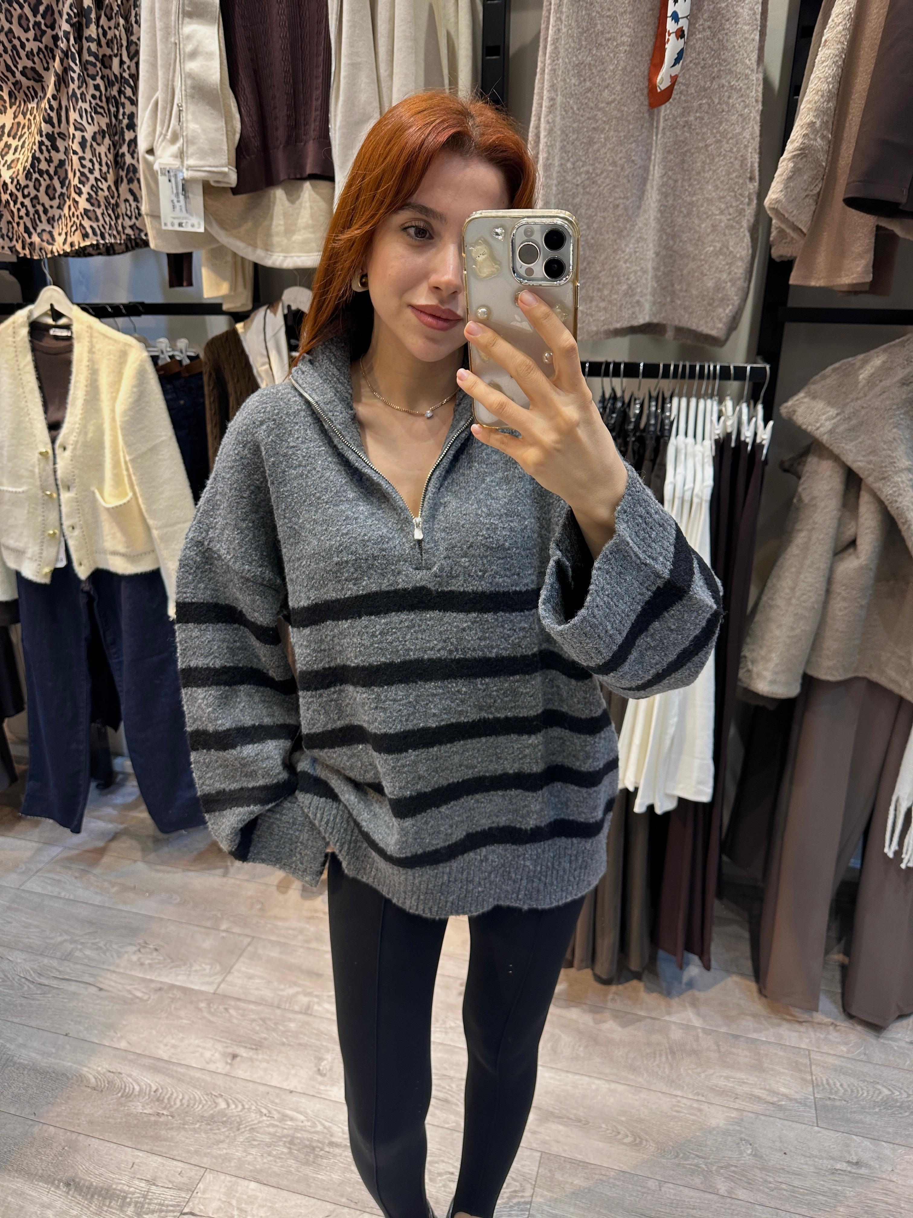 ŞERİT DETAYLI MARKA MODEL KAZAK