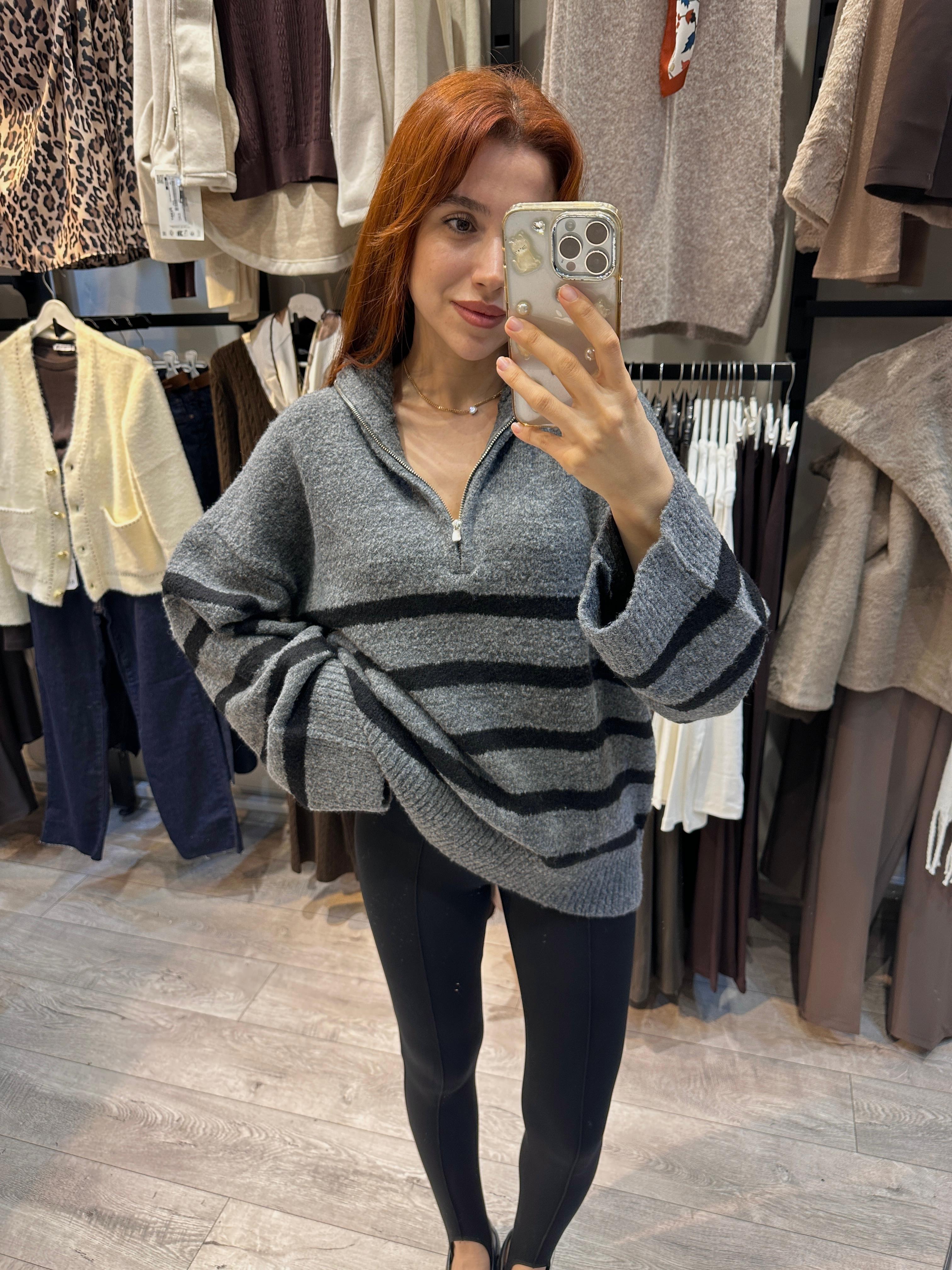 ŞERİT DETAYLI MARKA MODEL KAZAK