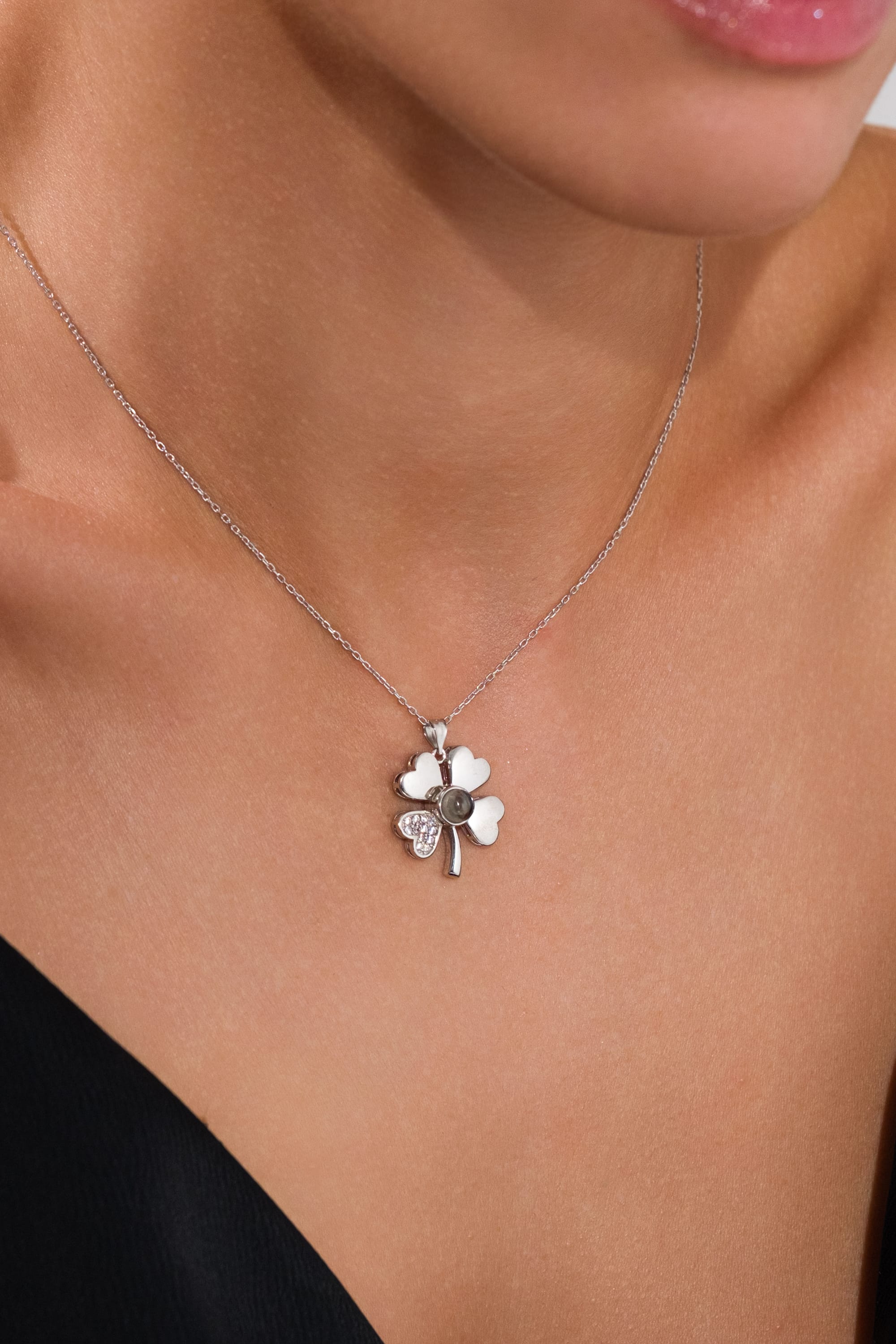 925 Ayar Gümüş 100 Dilde "Seni Seviyorum"Yonca Kolye – Özel Işıklı Kutuda 0 image