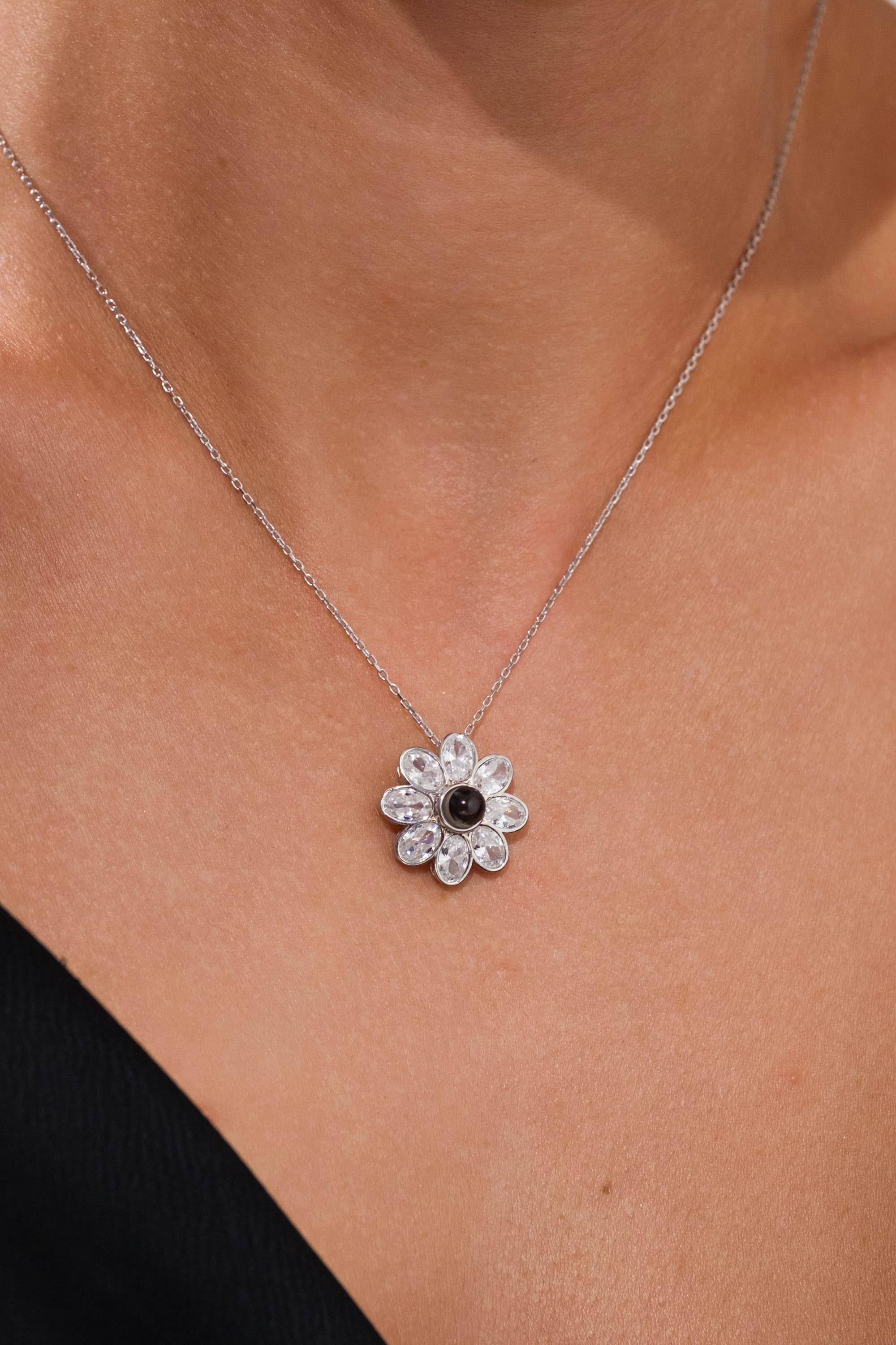 925 Ayar Gümüş 100 Dilde Seni Seviyorum Papatya Kolye-Işıklı Kutuda 0 image