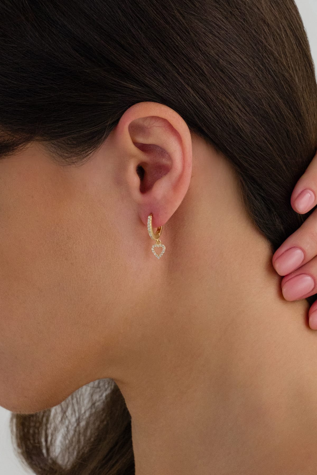 Zirkon Taşlı Işıltılı Kalp Sallantılı Gold 925 Ayar Gümüş Halka Küpe cover pic