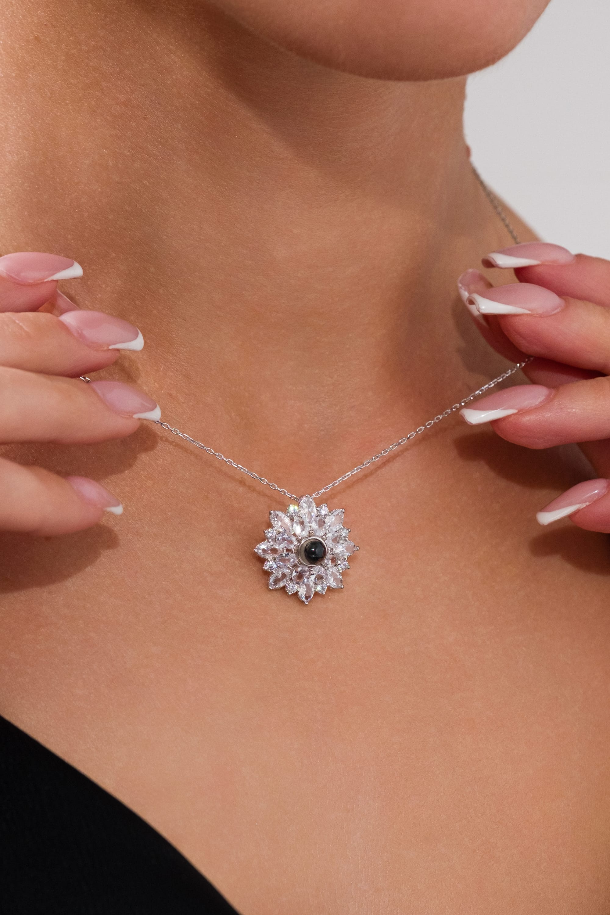 925 Ayar Gümüş 100 Dilde Seni Seviyorum Lotus Çiçeği Kolye – Işıklı Kutuda 0 image