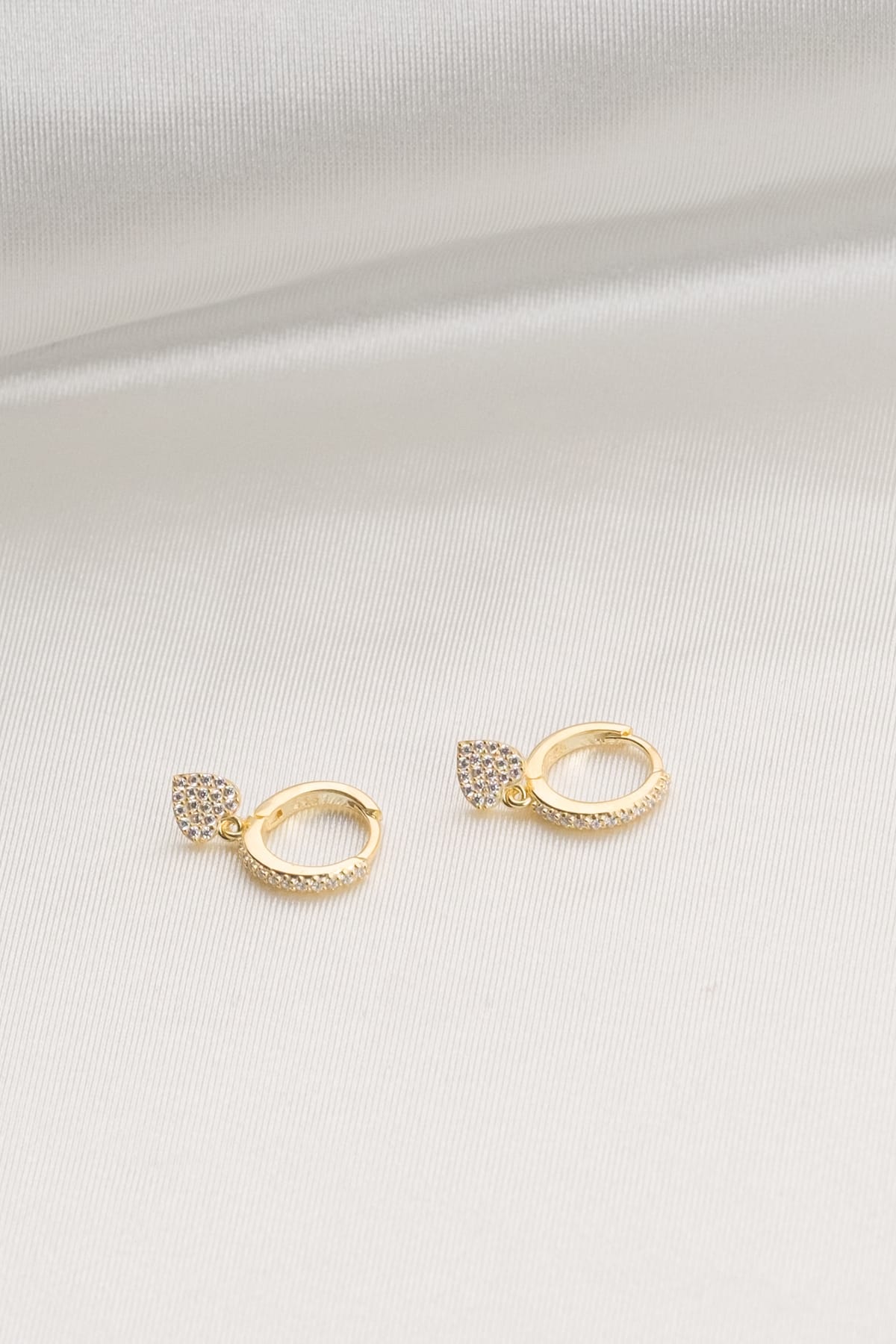 Zirkon Taşlı Kalp Sallantılı Gold 925 Ayar Gümüş Halka Küpe 0 image