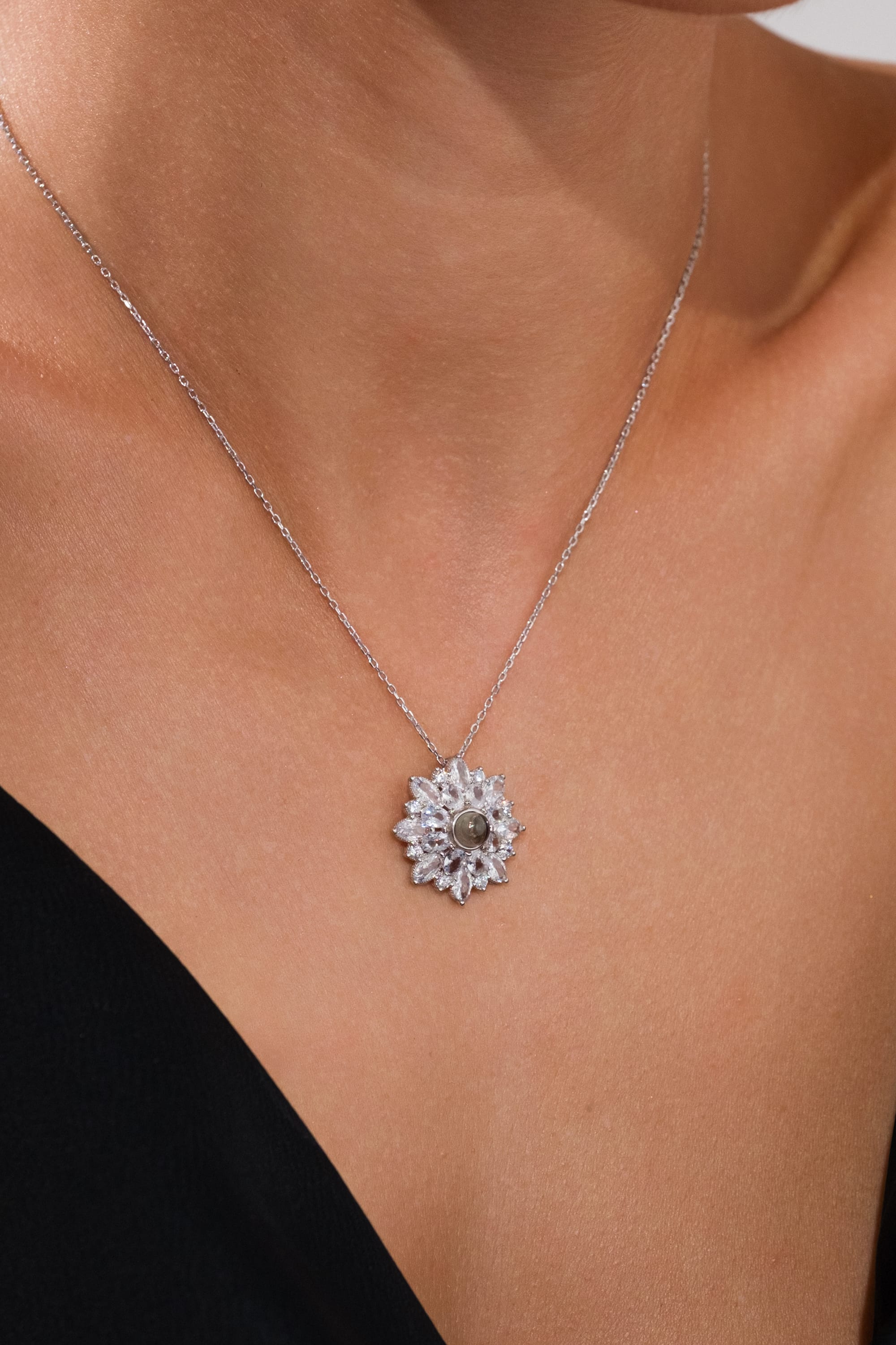 925 Ayar Gümüş 100 Dilde Seni Seviyorum Lotus Çiçeği Kolye – Işıklı Kutuda 0 image