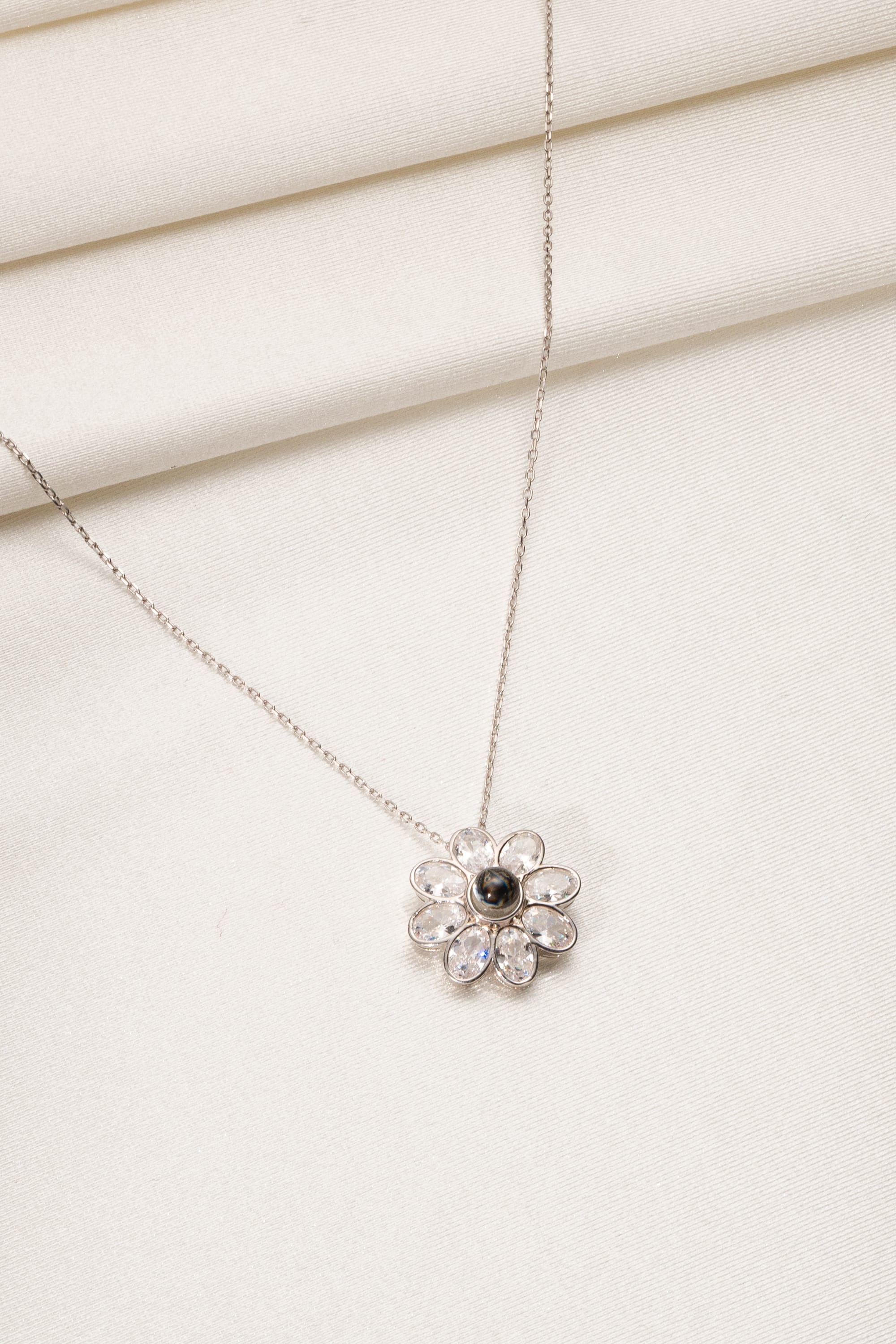 925 Ayar Gümüş 100 Dilde Seni Seviyorum Papatya Kolye-Işıklı Kutuda 0 image